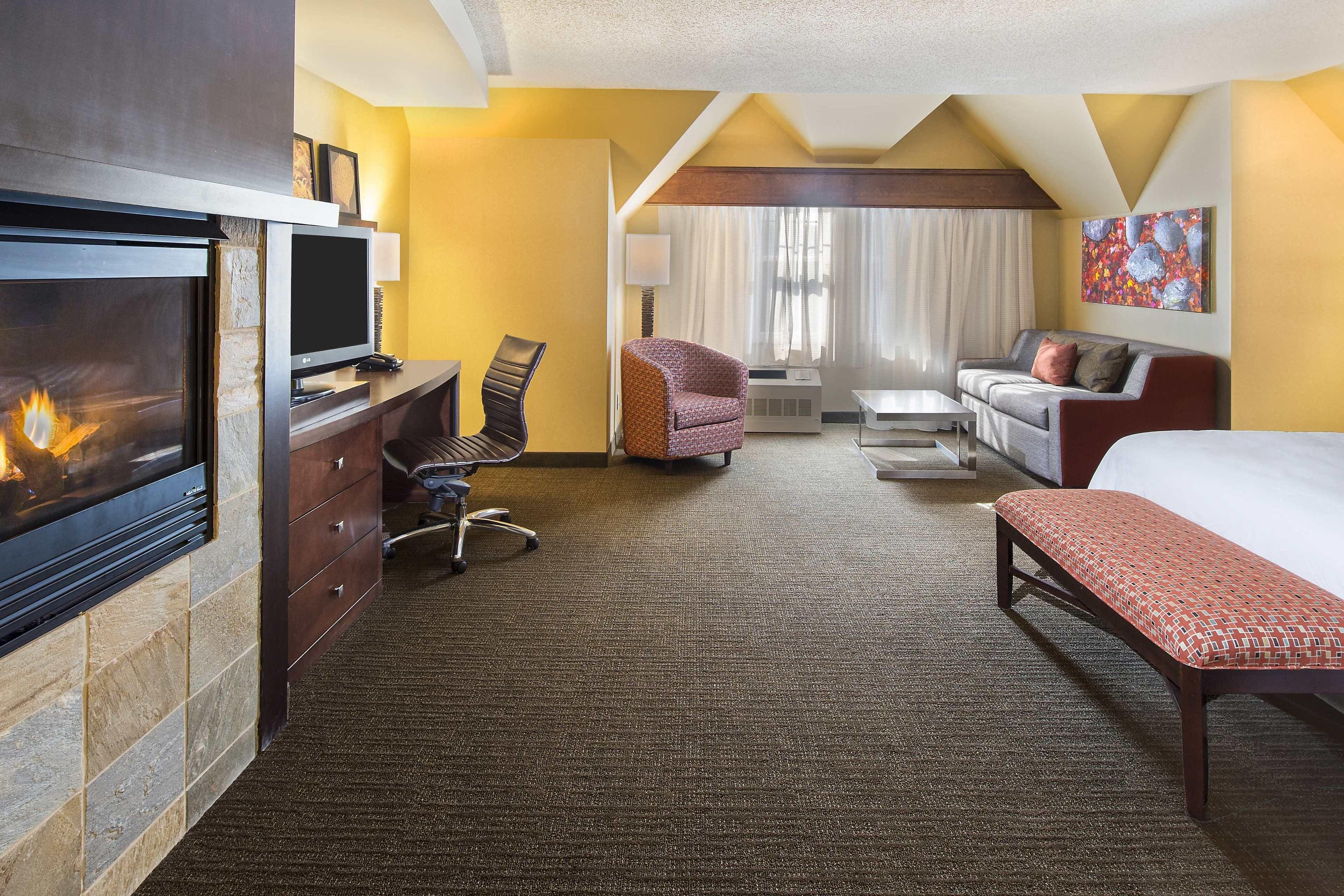 King Room with Fireplace and Sofa Bed