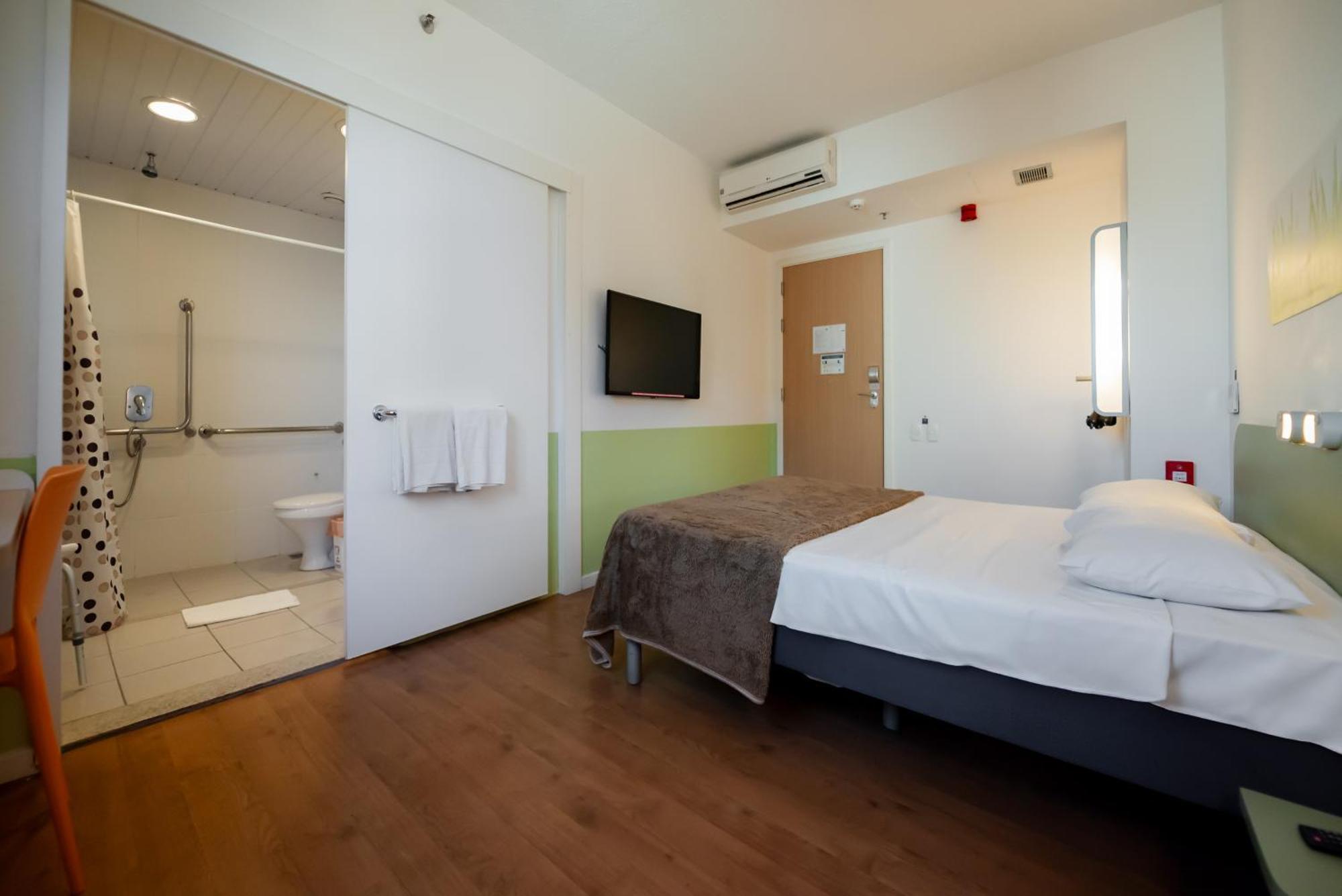 Standard Double Room - Mobility Access,1714081601:JPEG