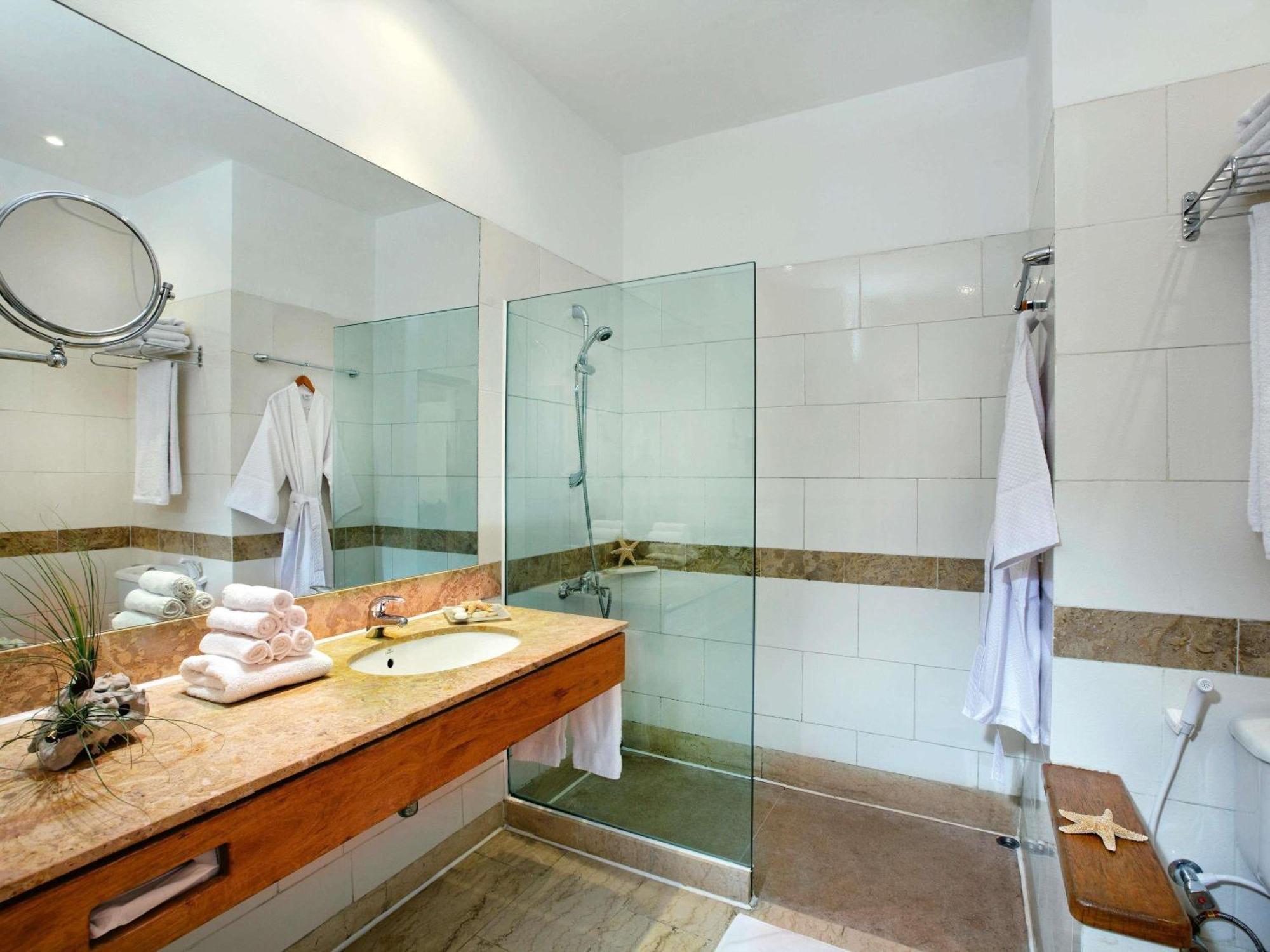 Deluxe Tweepersoonskamer met 2 Aparte Bedden en Uitzicht op Zee