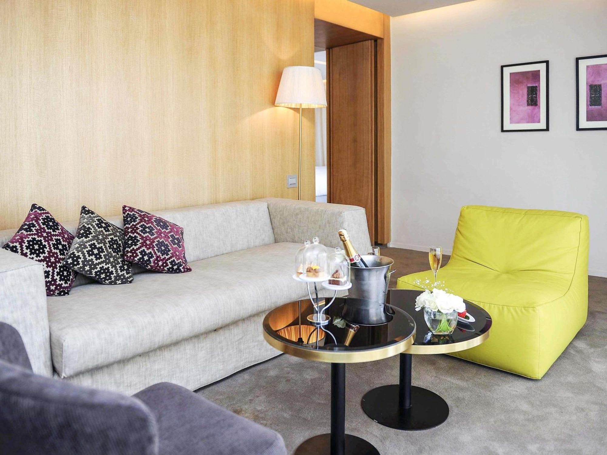 Suite Lit King-Size Agdal Prestige avec Balcon - Vue sur Montagne ou Piscine