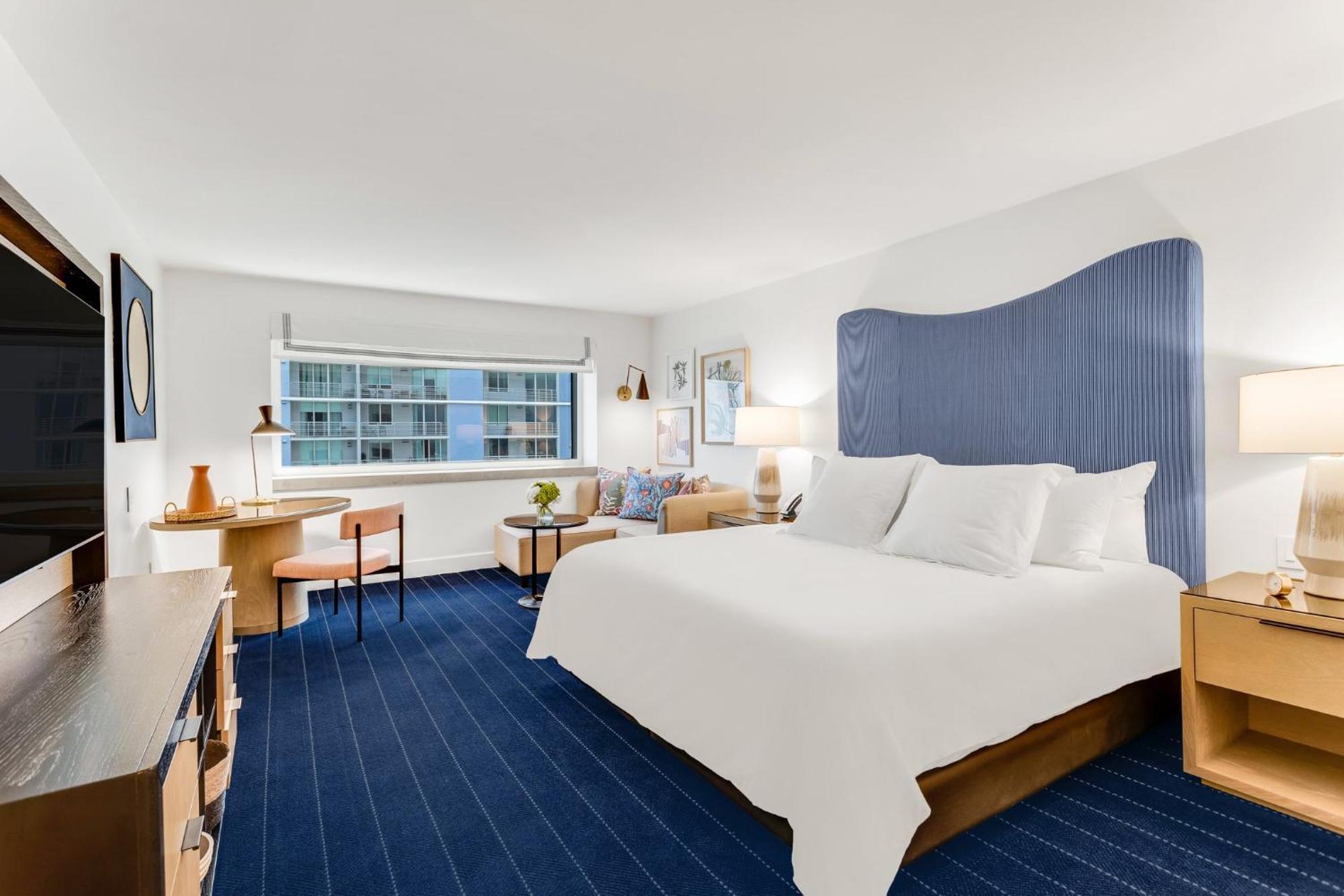 Klassieke Kamer met Kingsize Bed en Gedeeltelijk Uitzicht op de Baai