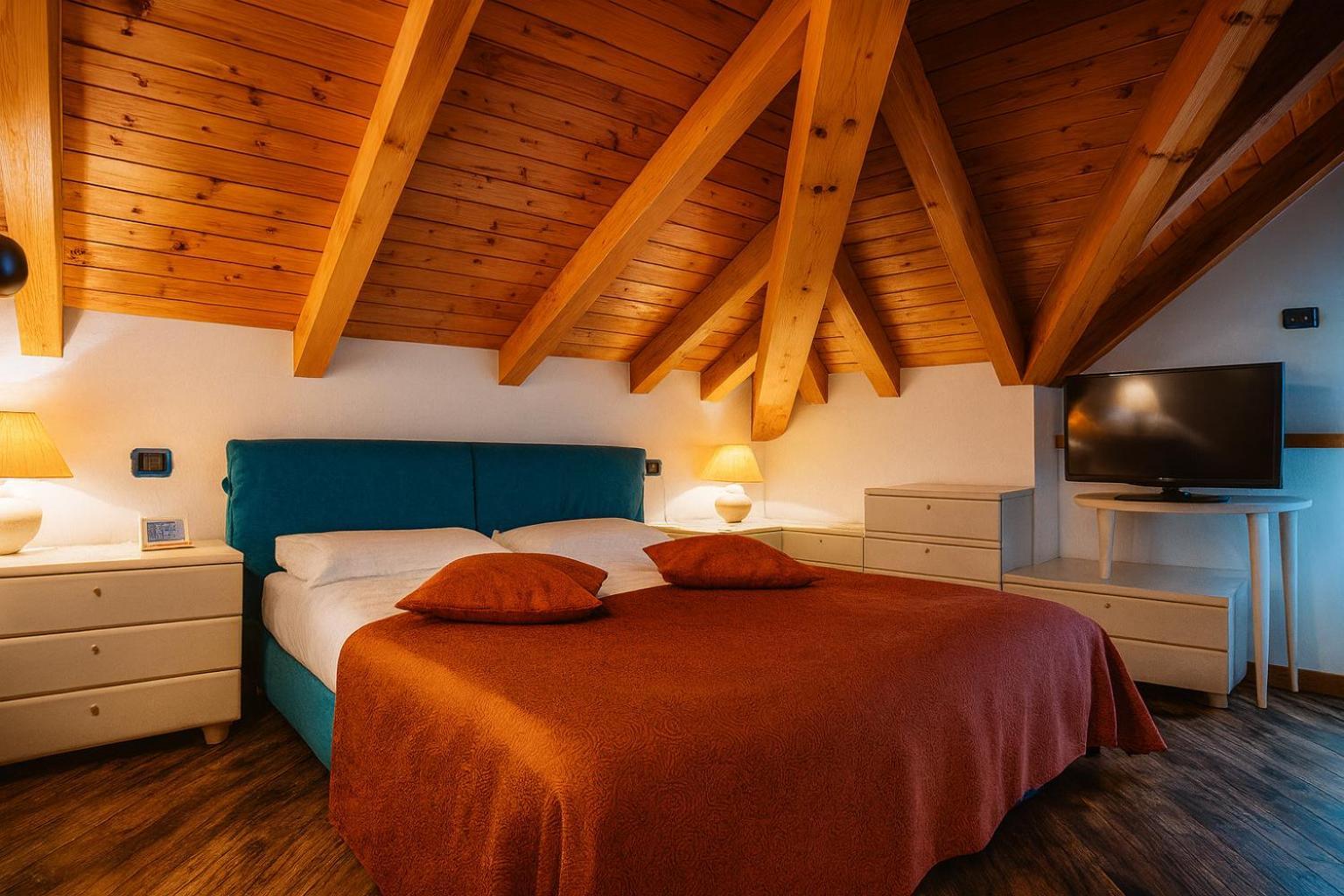 One-Bedroom Apartment Attic,1739379107:JPEG