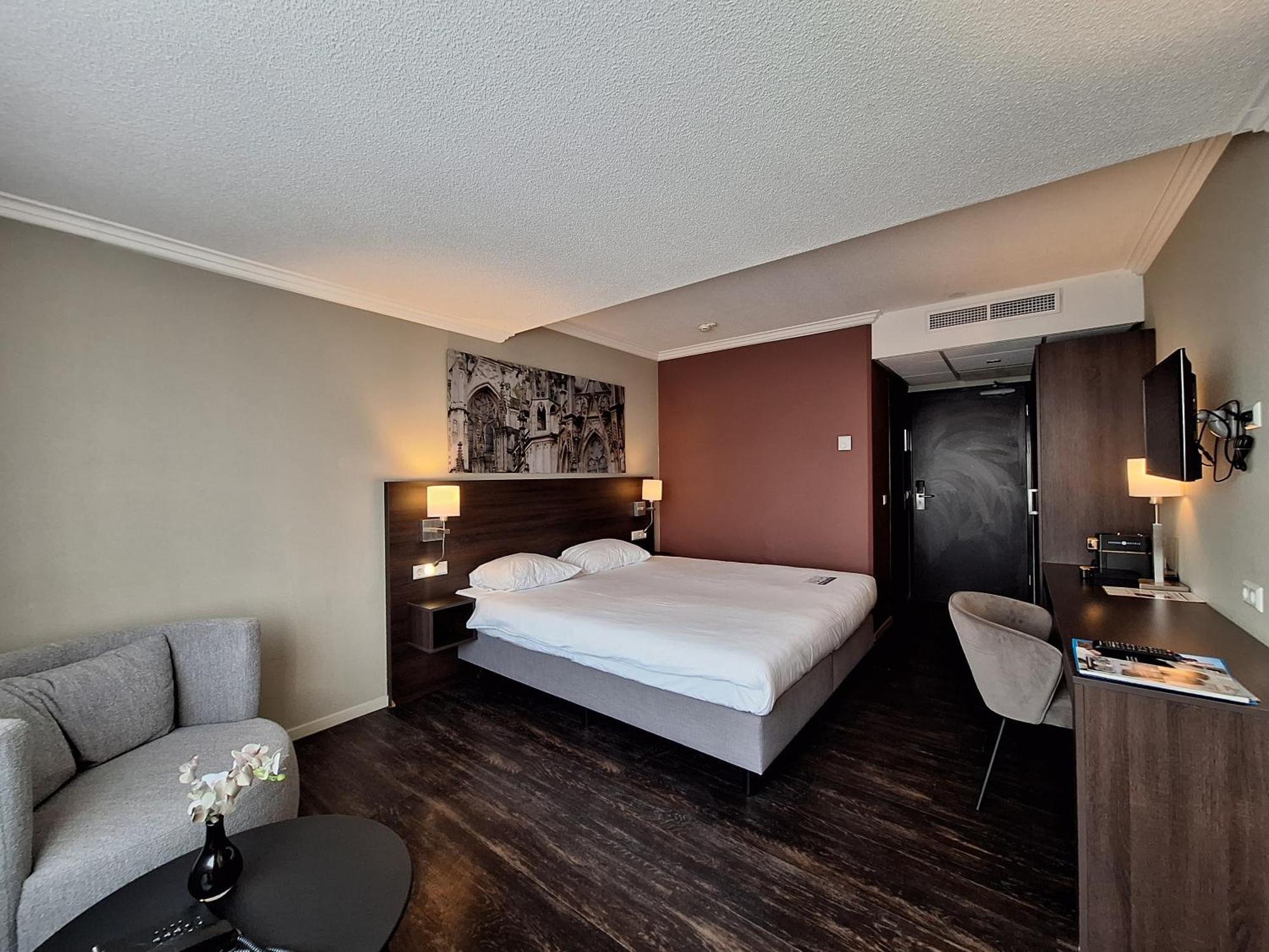 Deluxe Double Room Shower,1742575133:JPEG
