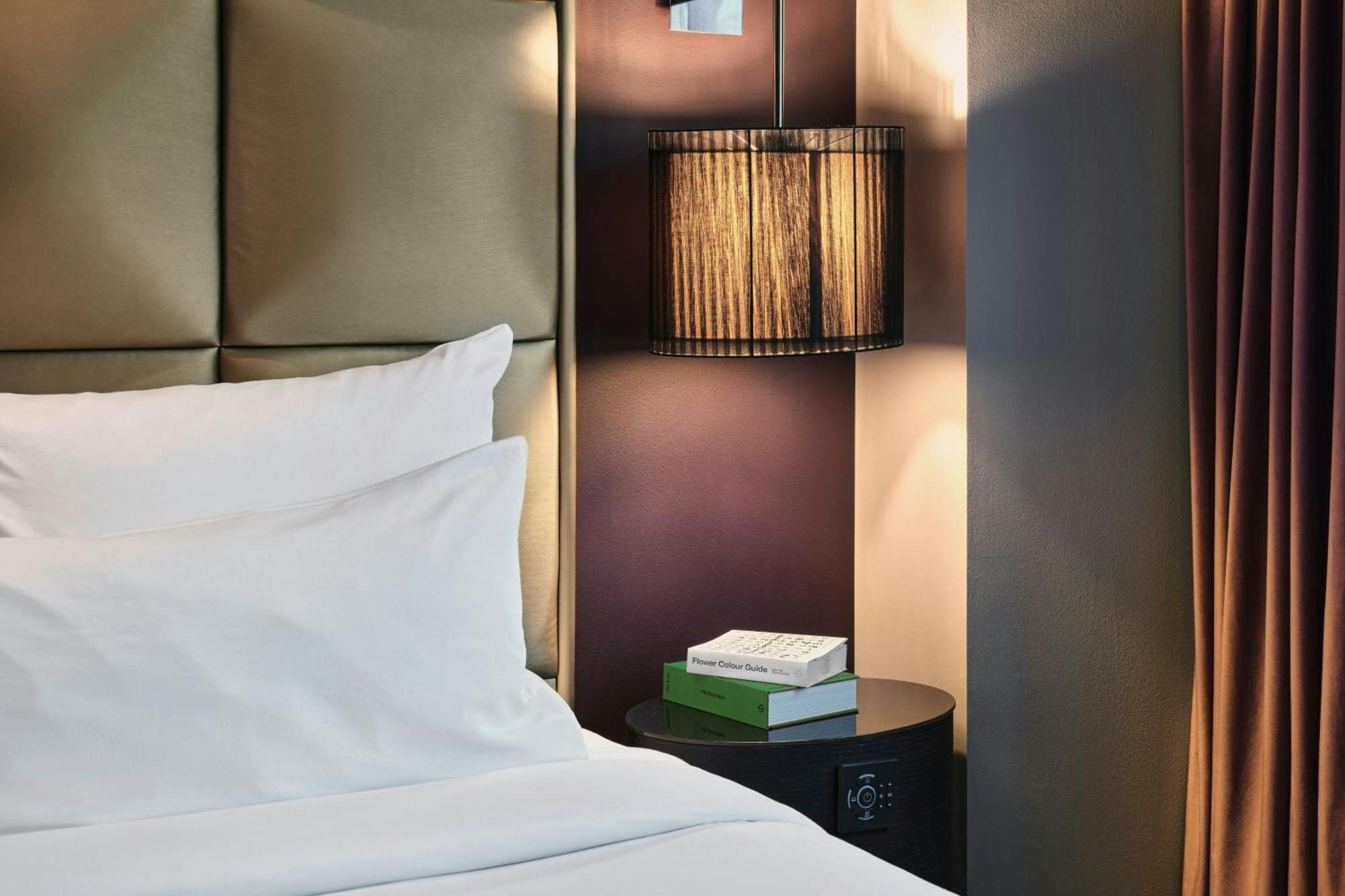 Select Queen Room with Courtyard View,1742624251:JPEG