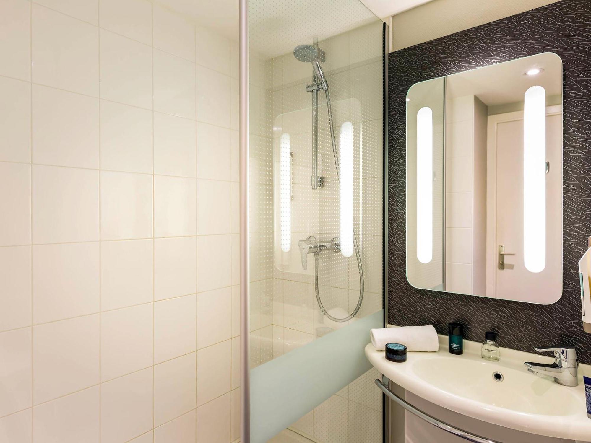 Chambre Double Standard - Accessible aux Personnes à Mobilité Réduite