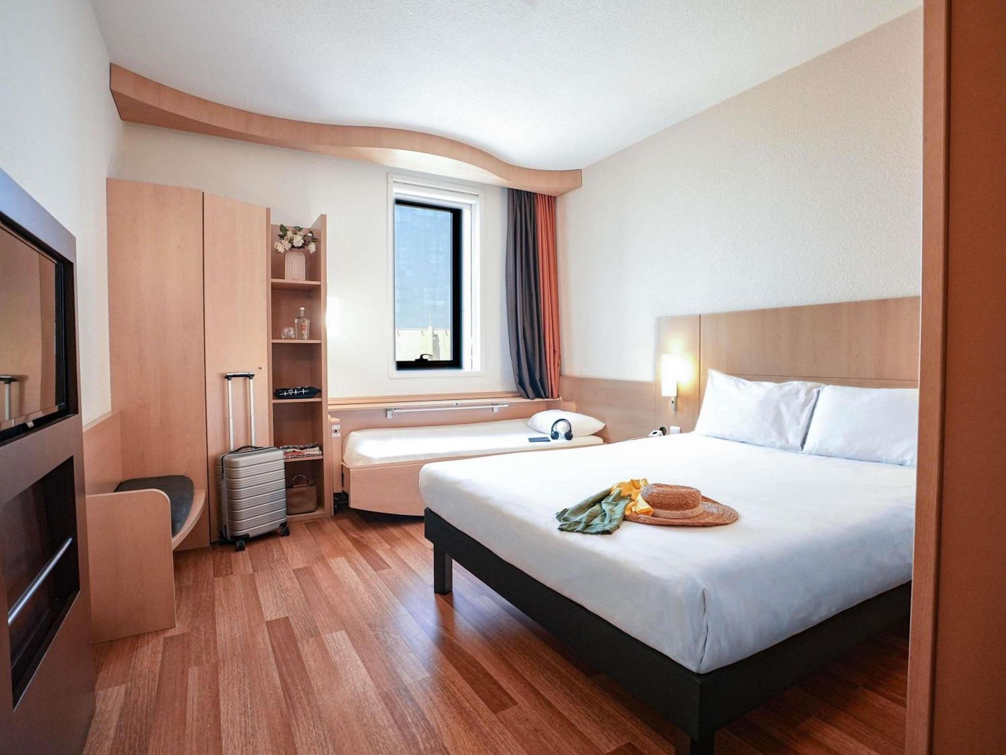 Chambre Standard avec Lit Double et Lit Simple - Non-Fumeurs