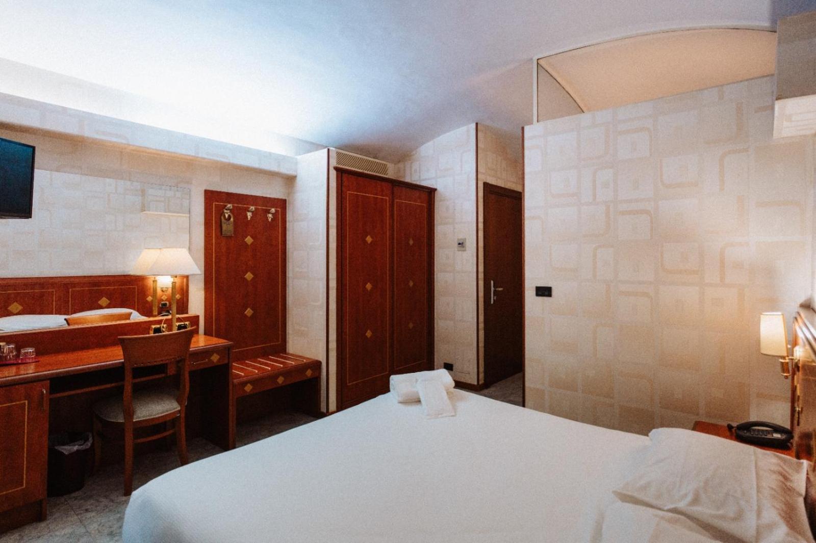 Standard Double or Twin Room,1742701327:JPEG