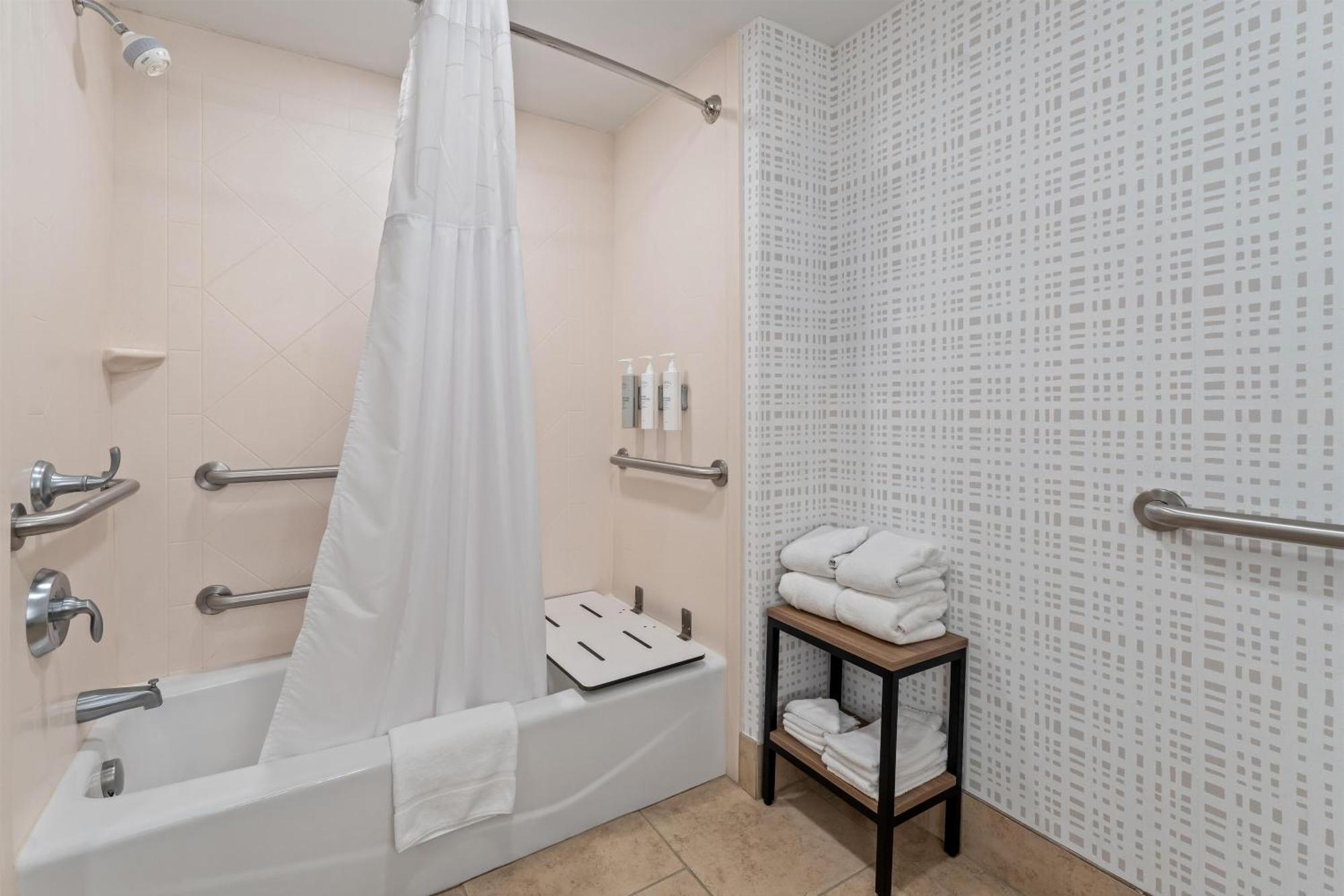 King Room - Mobility Access/Non-Smoking