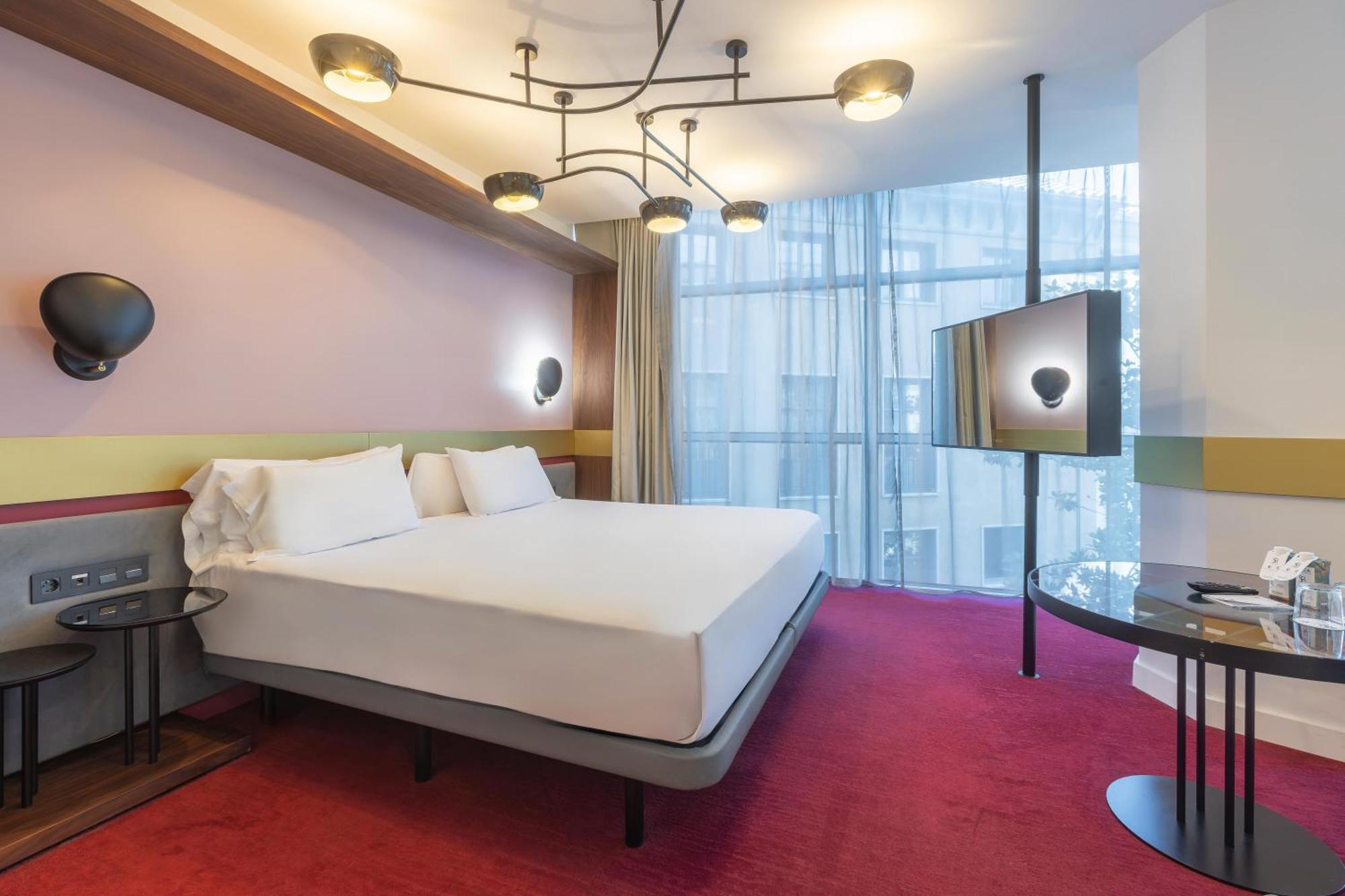 Quarto com Cama de Casal ou 2 de Solteiro