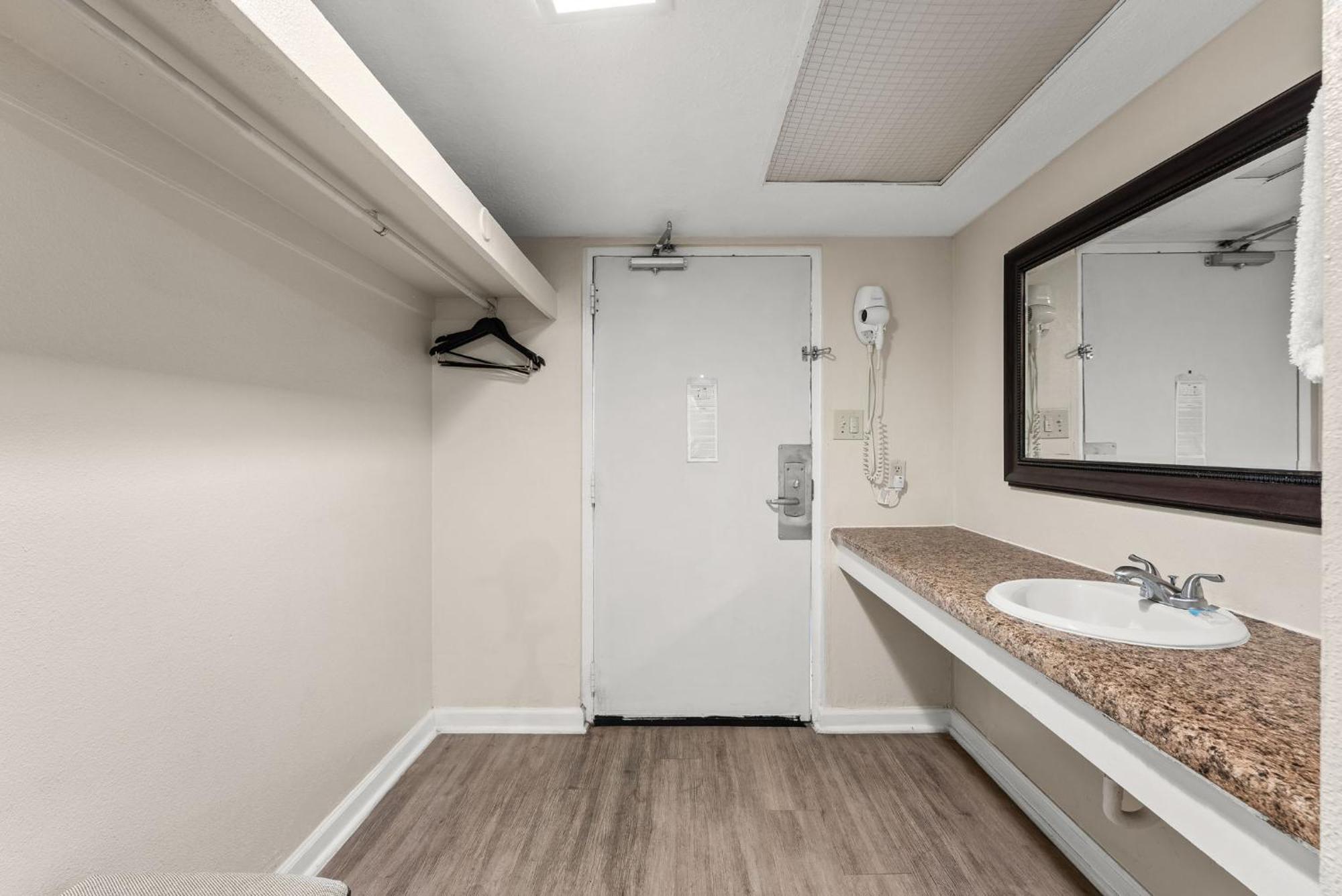 Standard Room,1743115033:JPEG