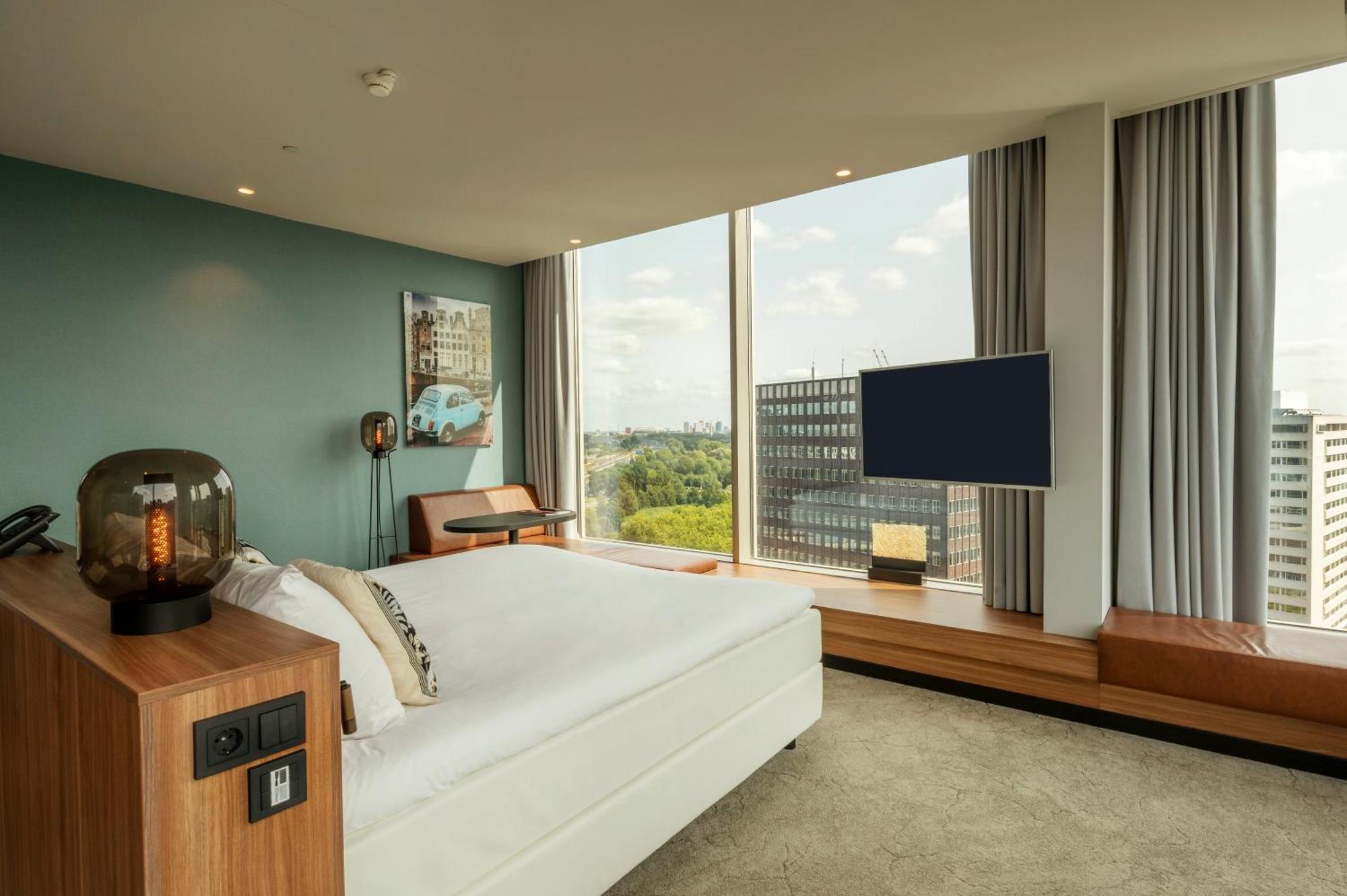 Superior Kamer met Kingsize Bed en Uitzicht op de Zuidas
