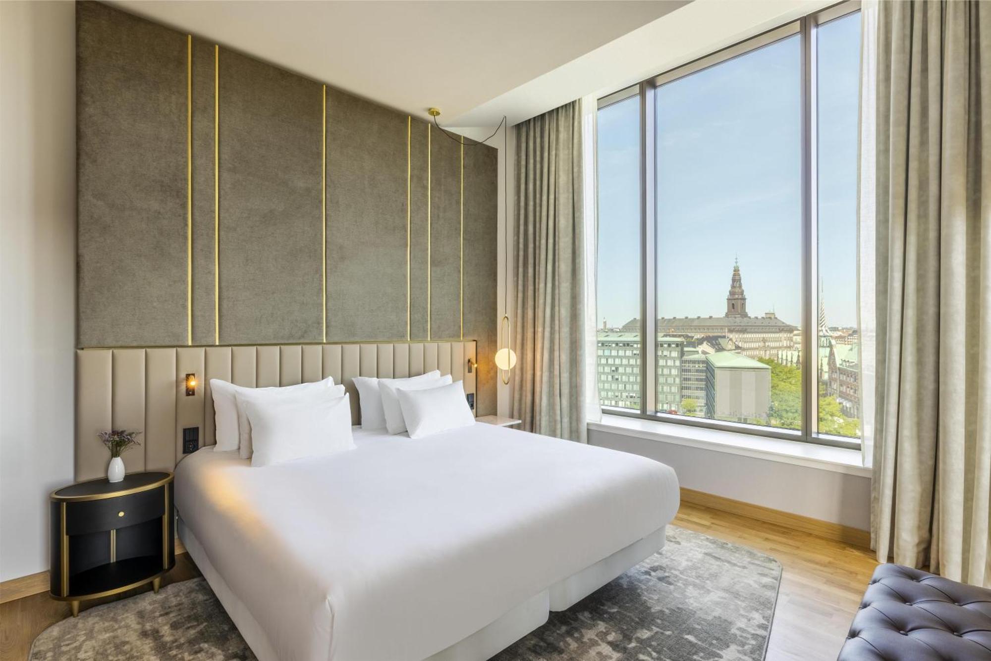 Waterfront Panoramic Suite