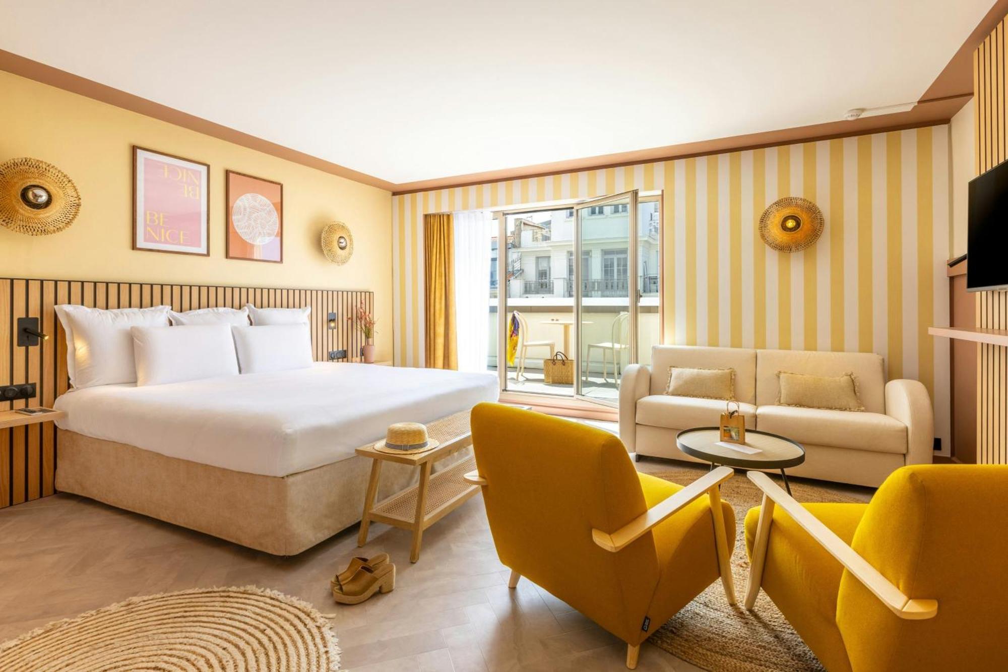 Junior King Suite with Sofa Bed and Terrace - Notre Dame View
