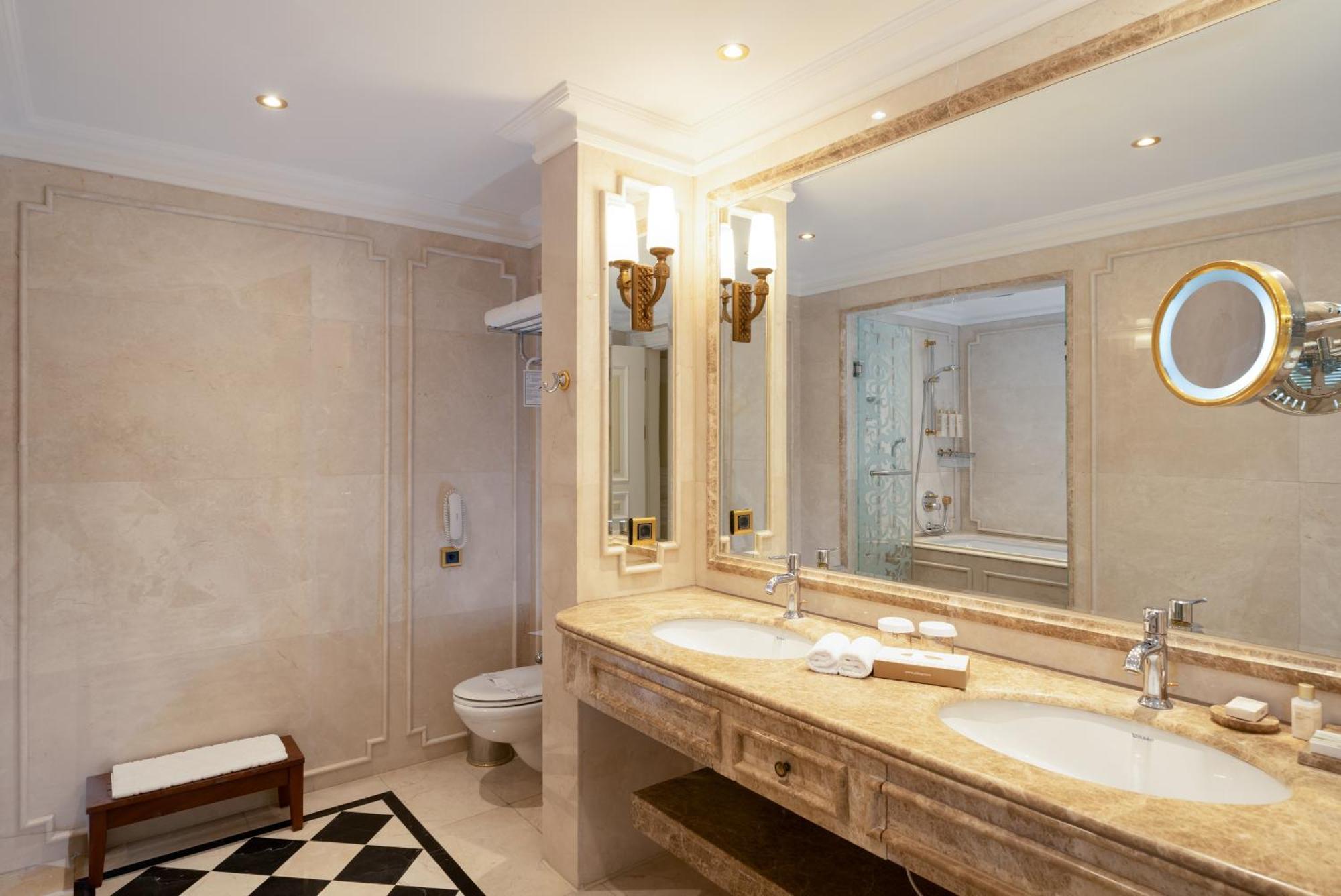 Familiensuite (2 Erwachsene + 2 Kinder bis 12 Jahre)