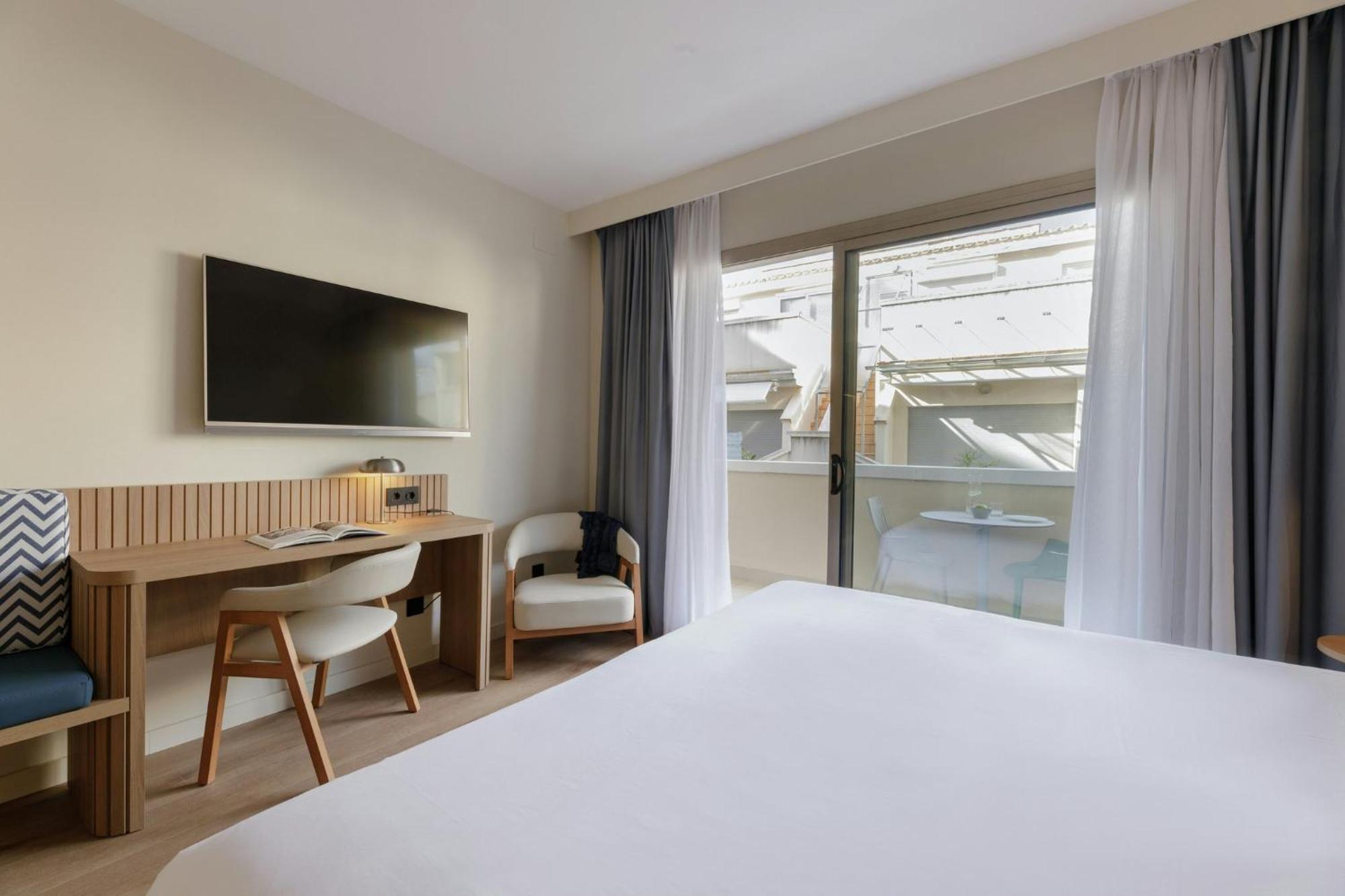 Classic Double Room with Balcony,1756399579:JPEG