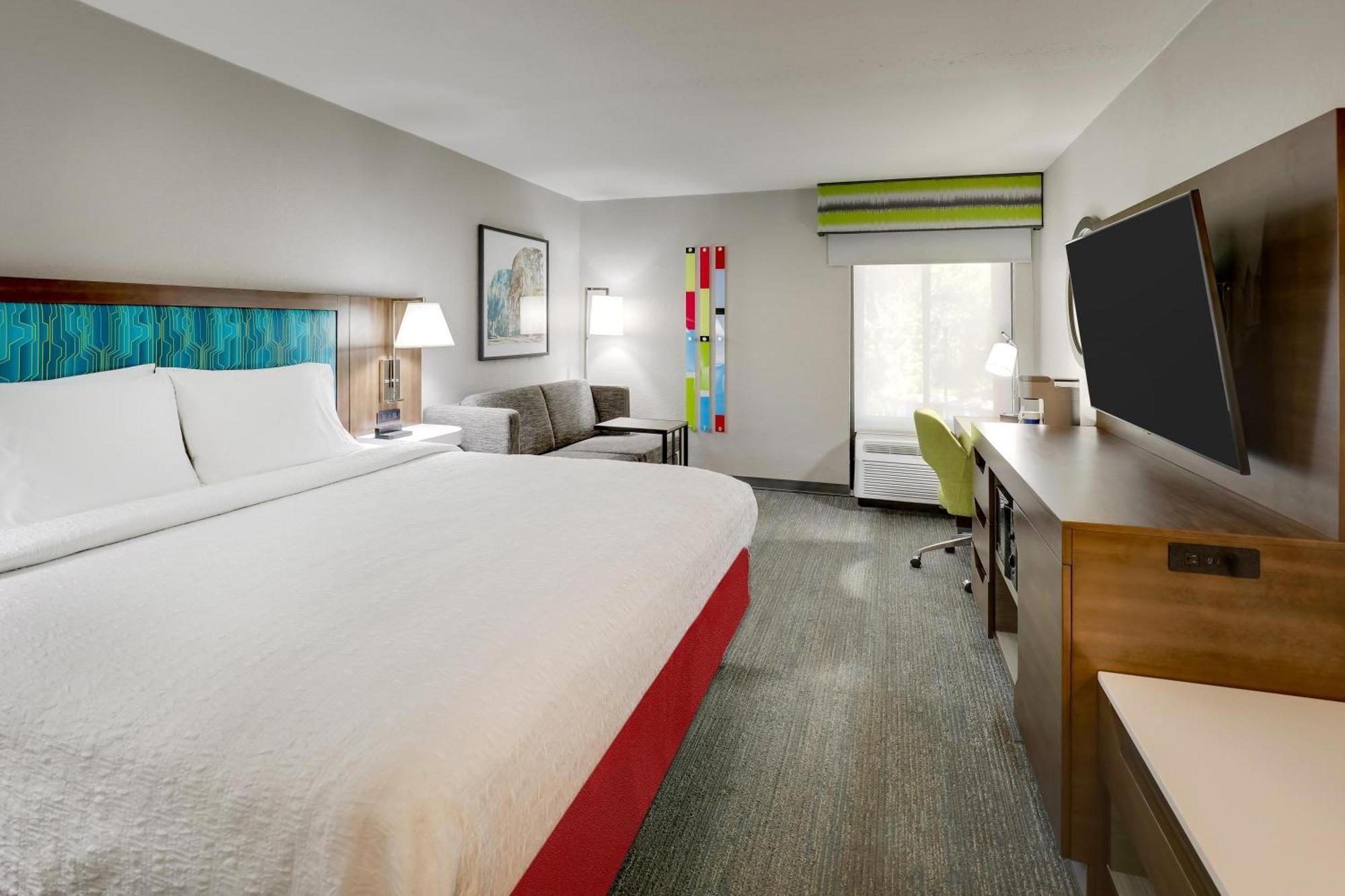 King Room with King Bed - Non-Smoking