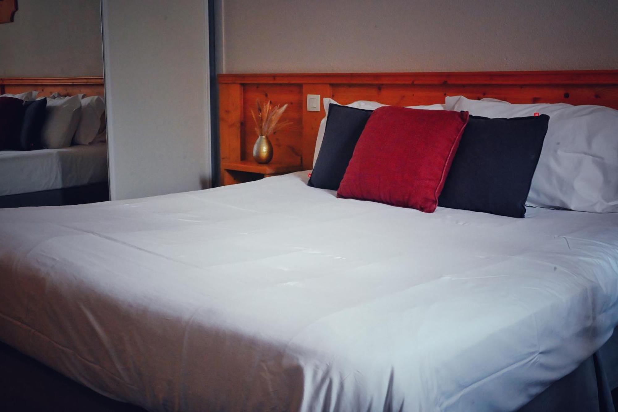 Standard Double Room,1756519304:JPEG