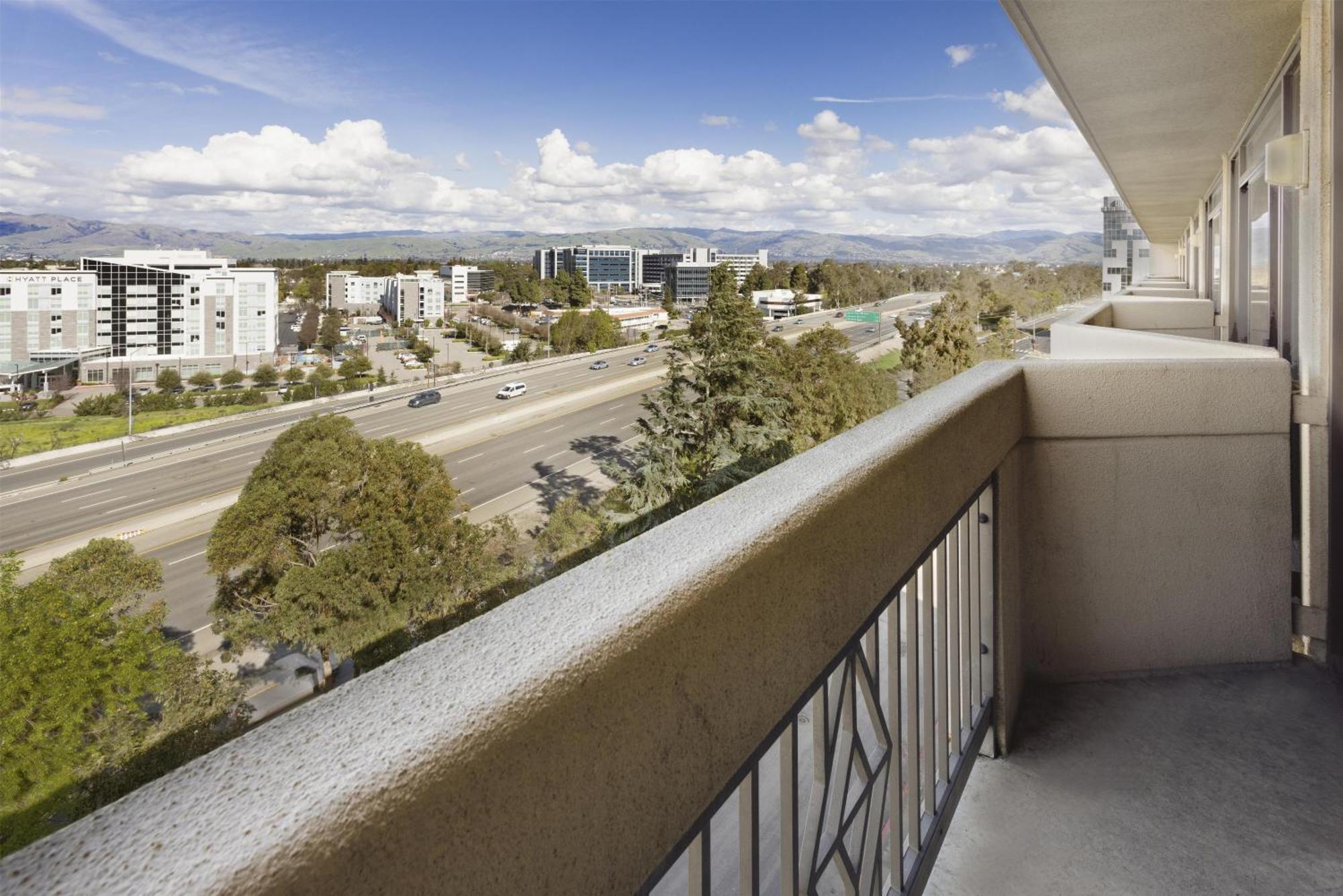 Club Level Grand Suite with Balcony