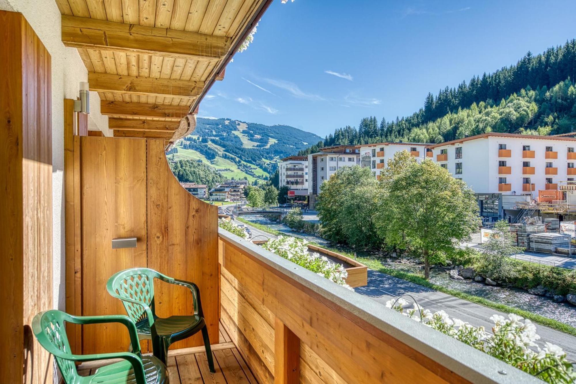 Classic Double Room Balcony,1758338152:JPEG