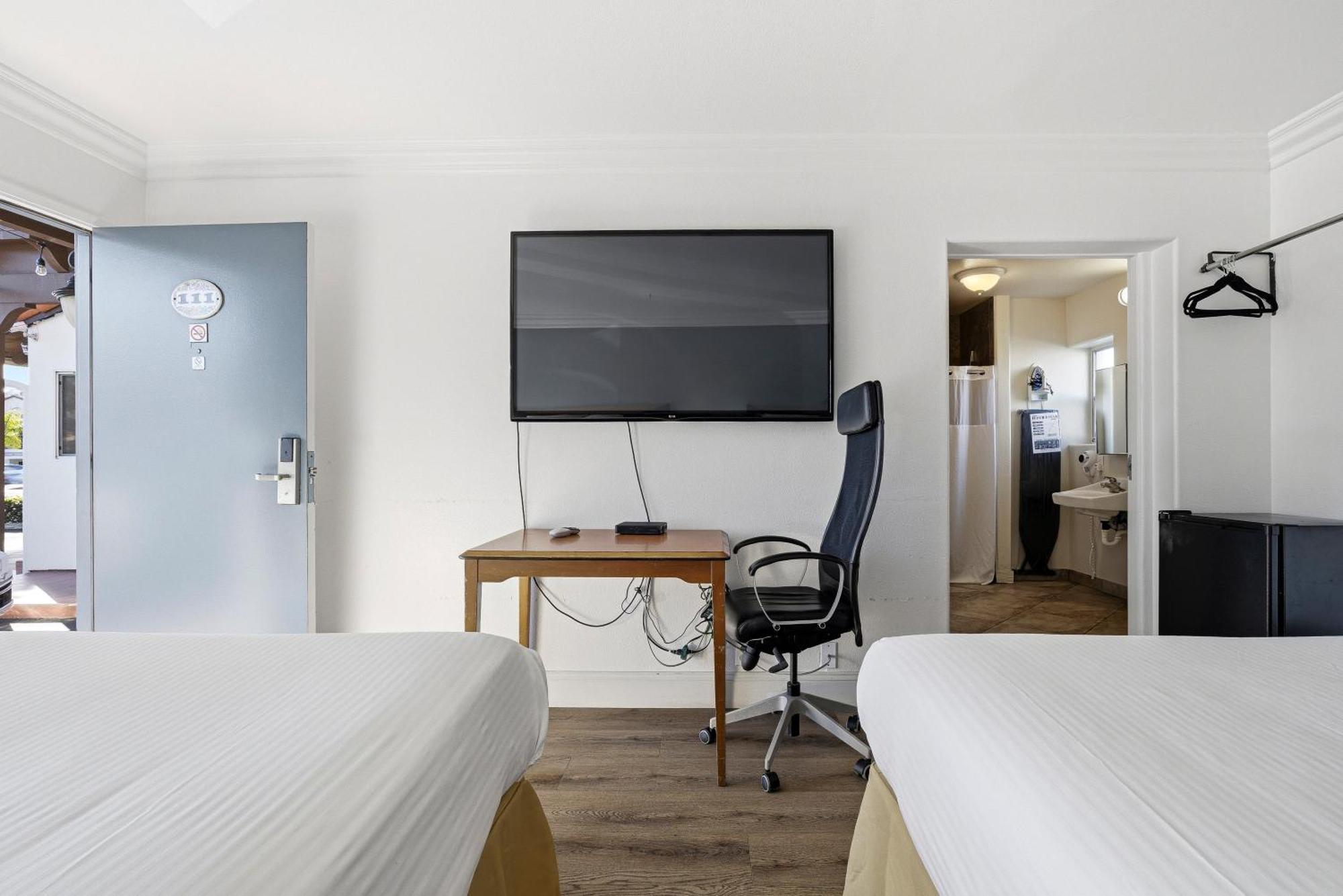 Queen Room with Two Queen Beds - Disability Access,1758355766:JPEG