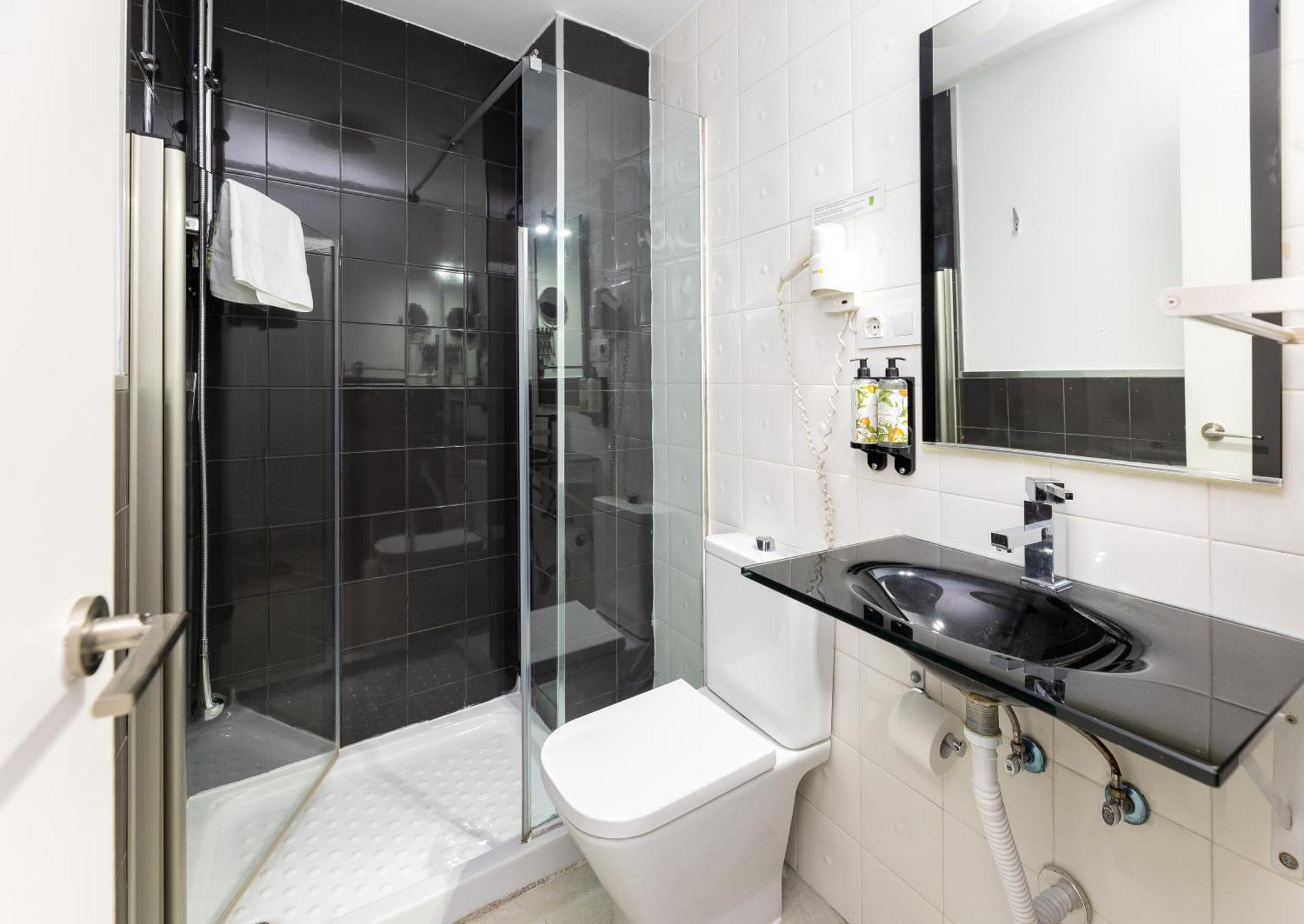 Double Room Interior,1758543652:JPEG