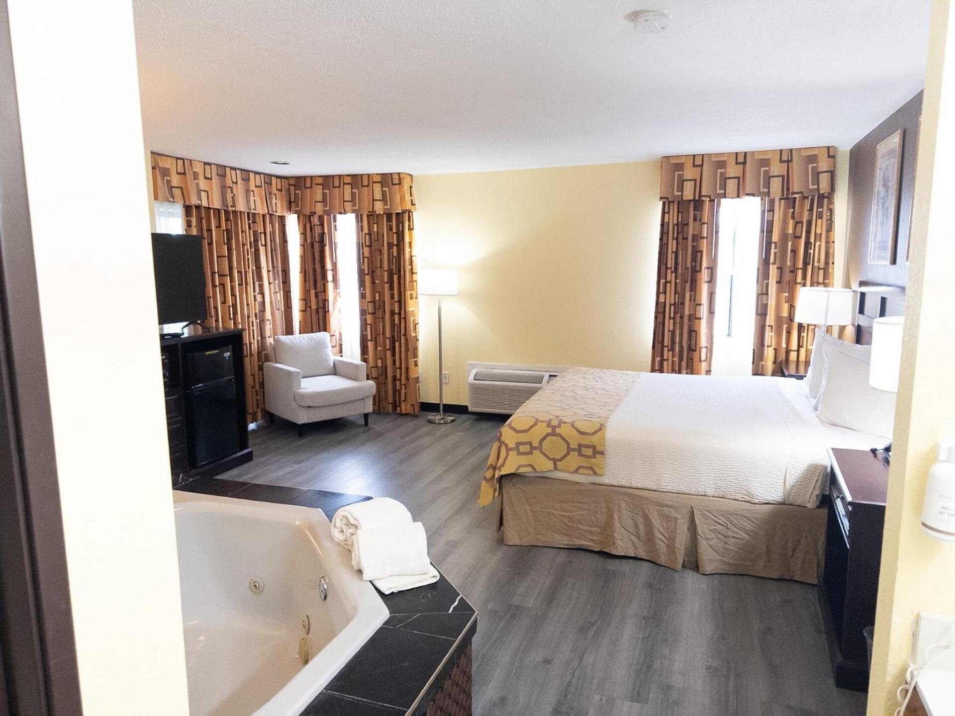 Deluxe King Suite - Non-Smoking,1758557574:JPEG