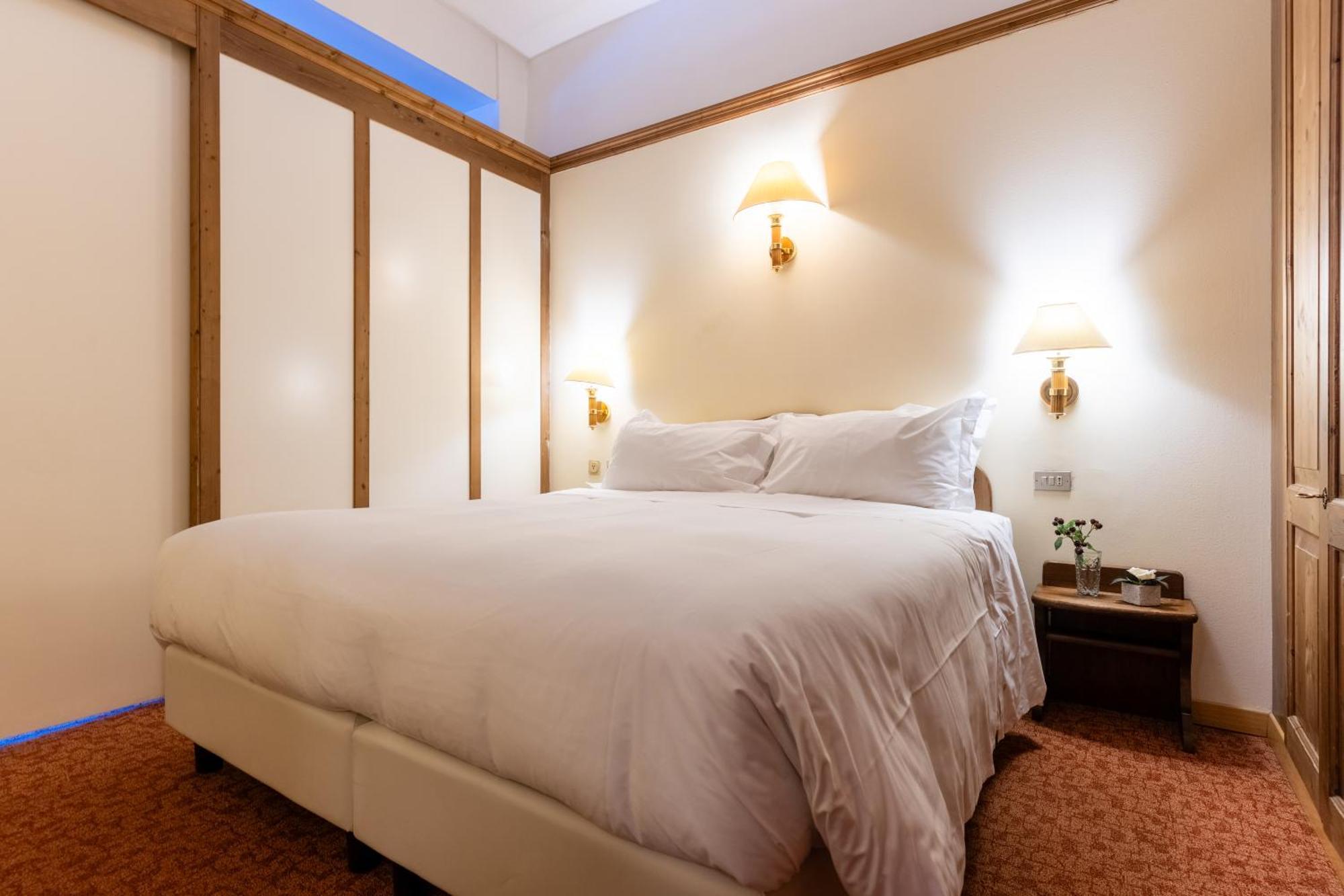 Superior Double or Twin Room with Mountain View,1765166021:JPEG