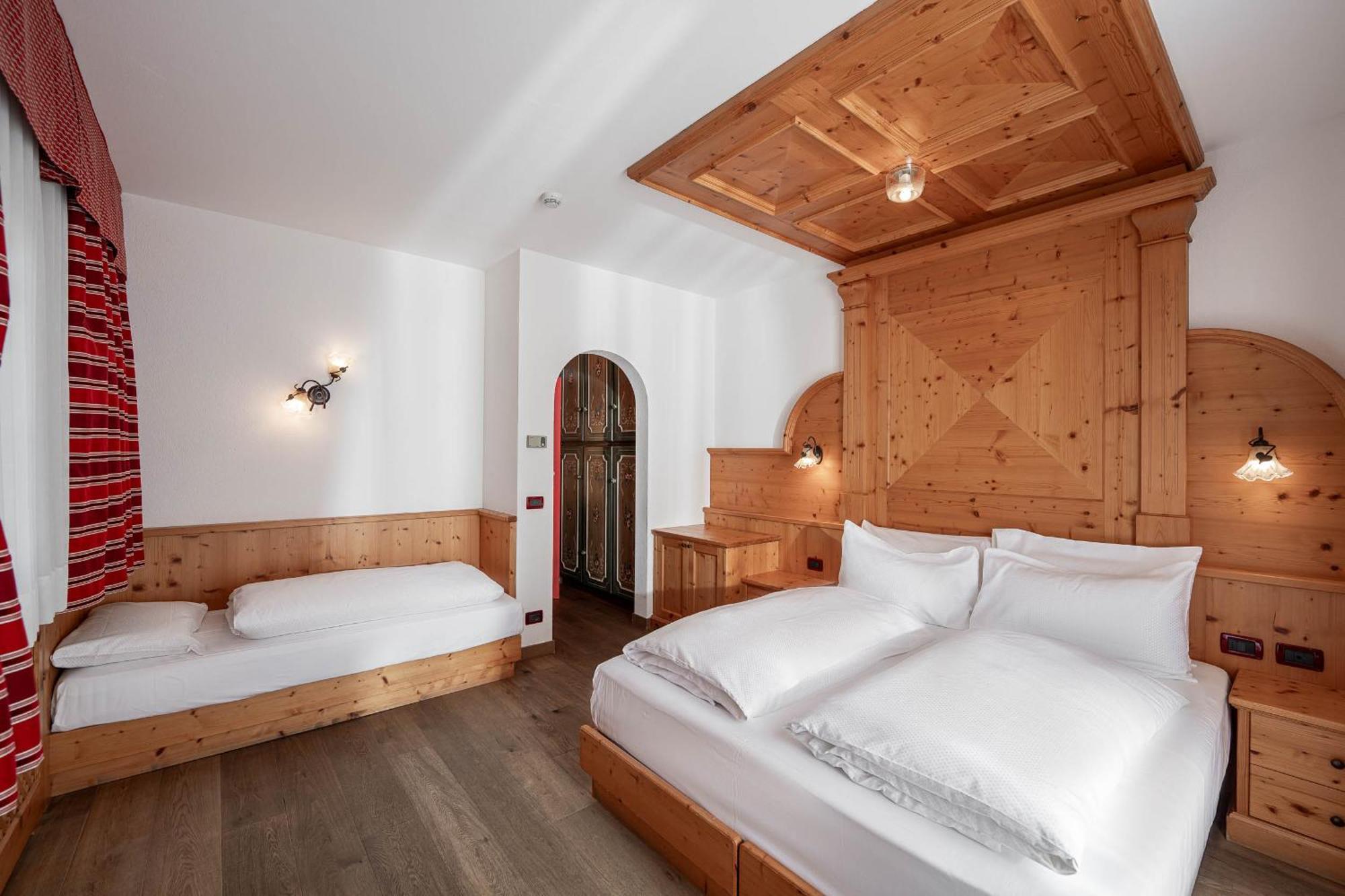 Camera Tripla Classic