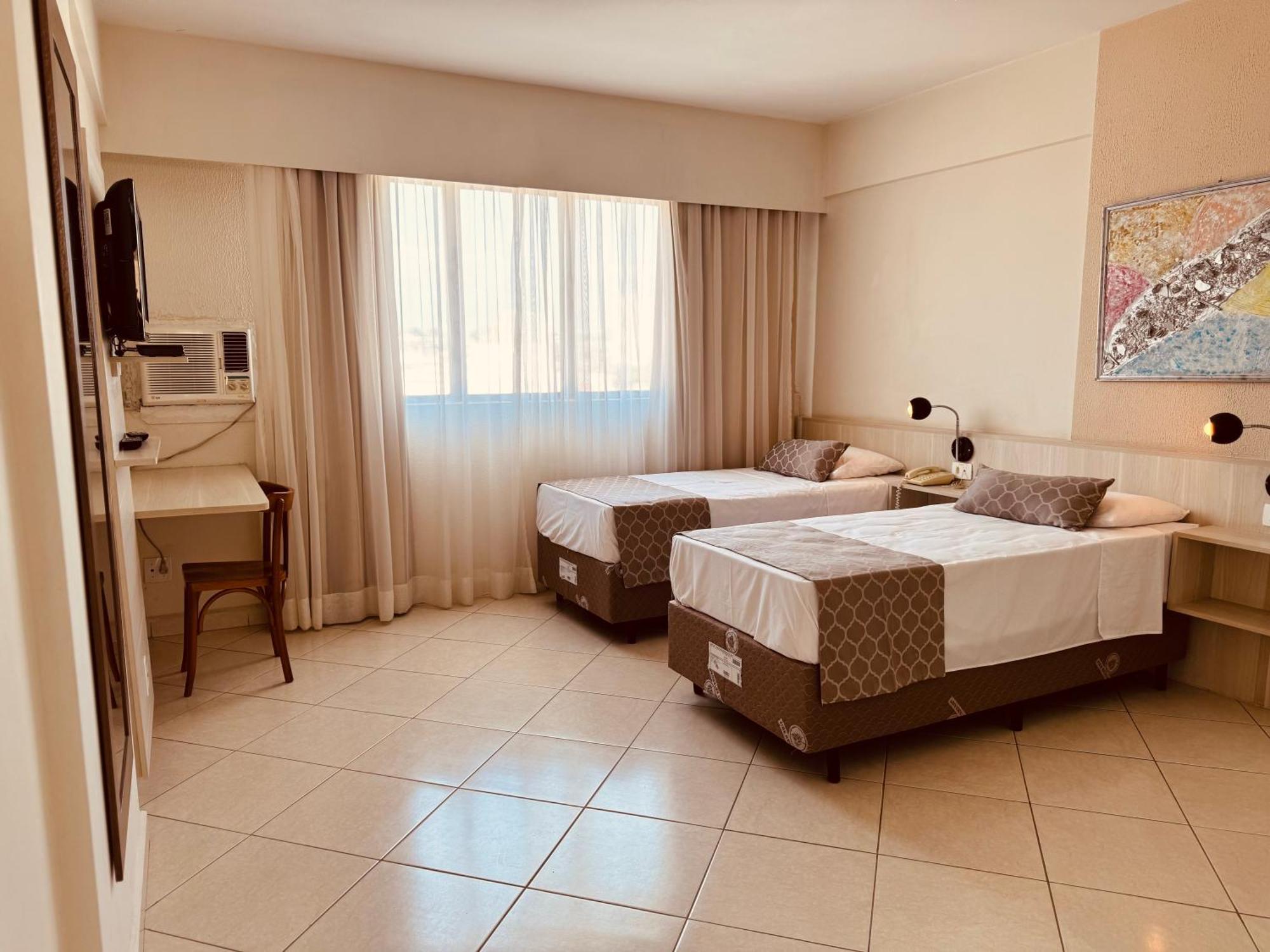 Quarto com 2 Camas de Solteiro