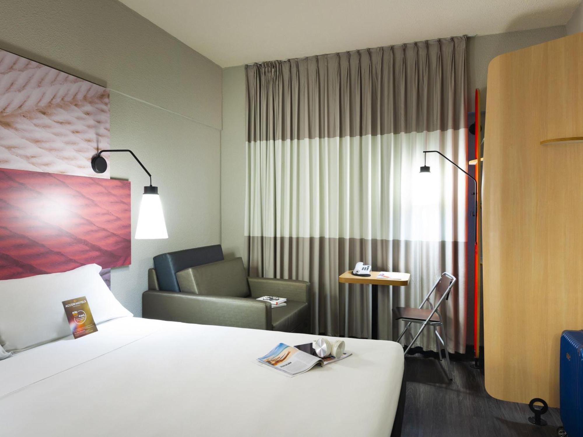 Quarto Standard com 1 cama de casal e 1 infantil