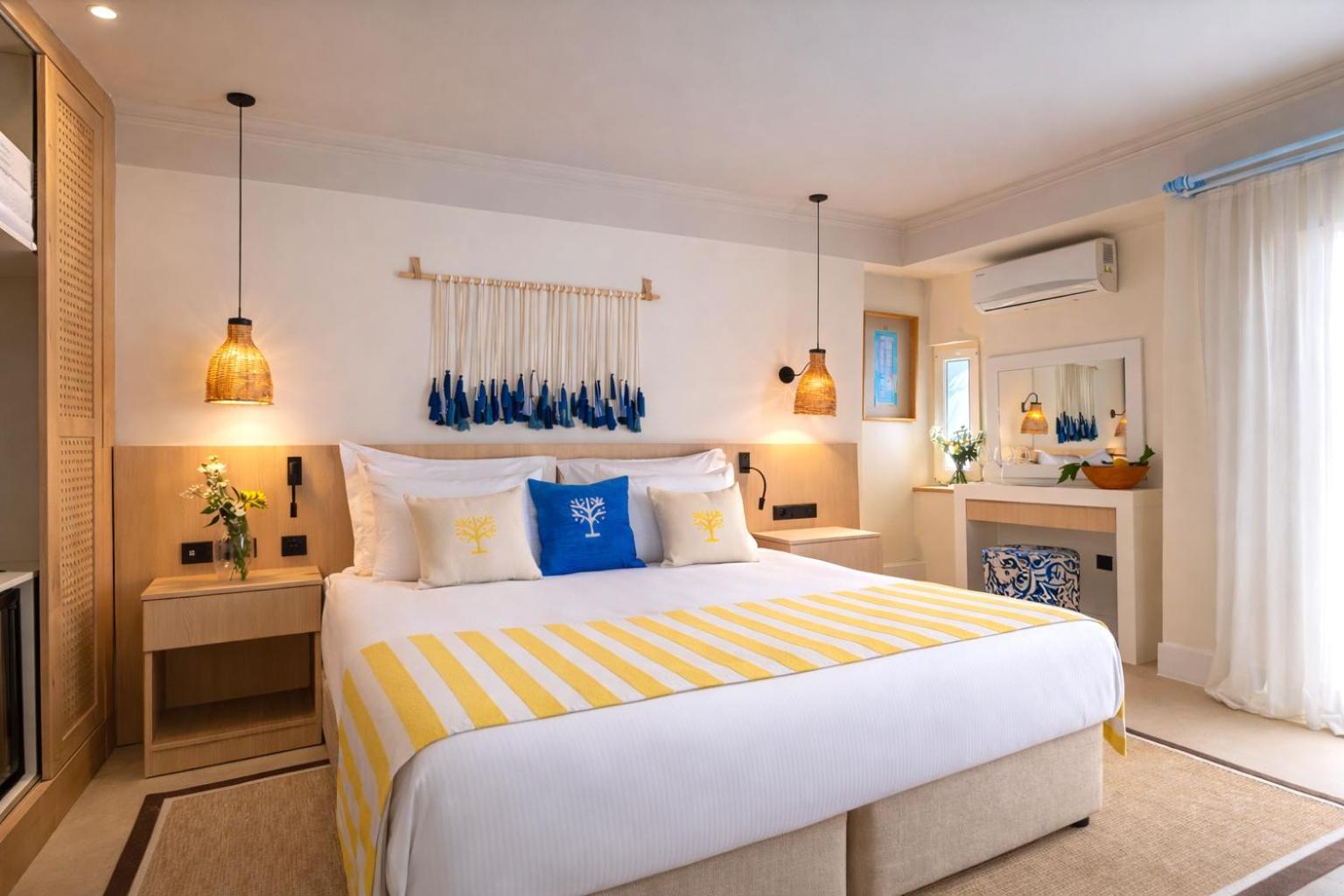 Chambre Lit King-Size - Vue Latérale sur Mer - Non-Fumeurs