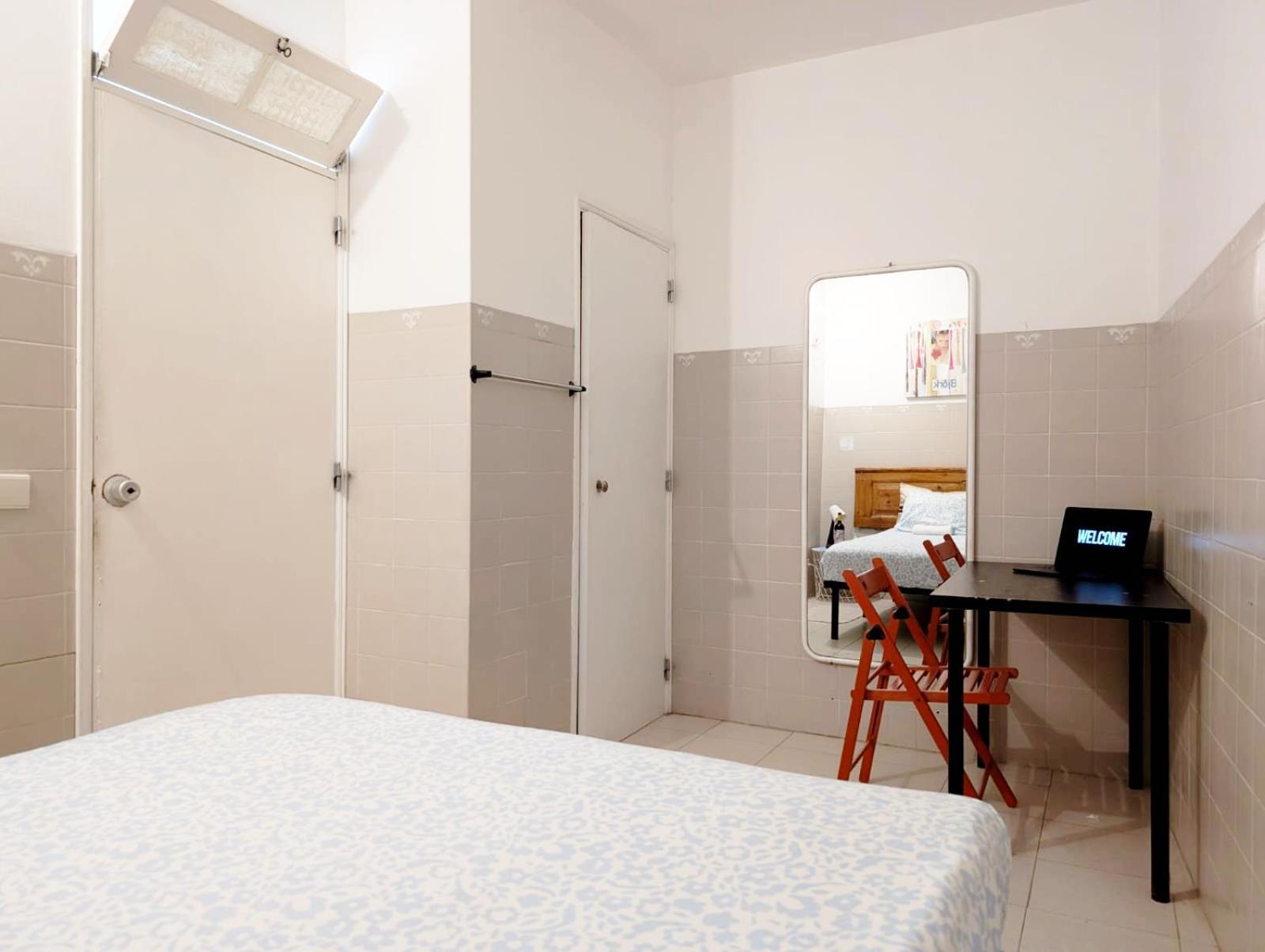 Standaard Tweepersoonskamer met Gedeelde Badkamer