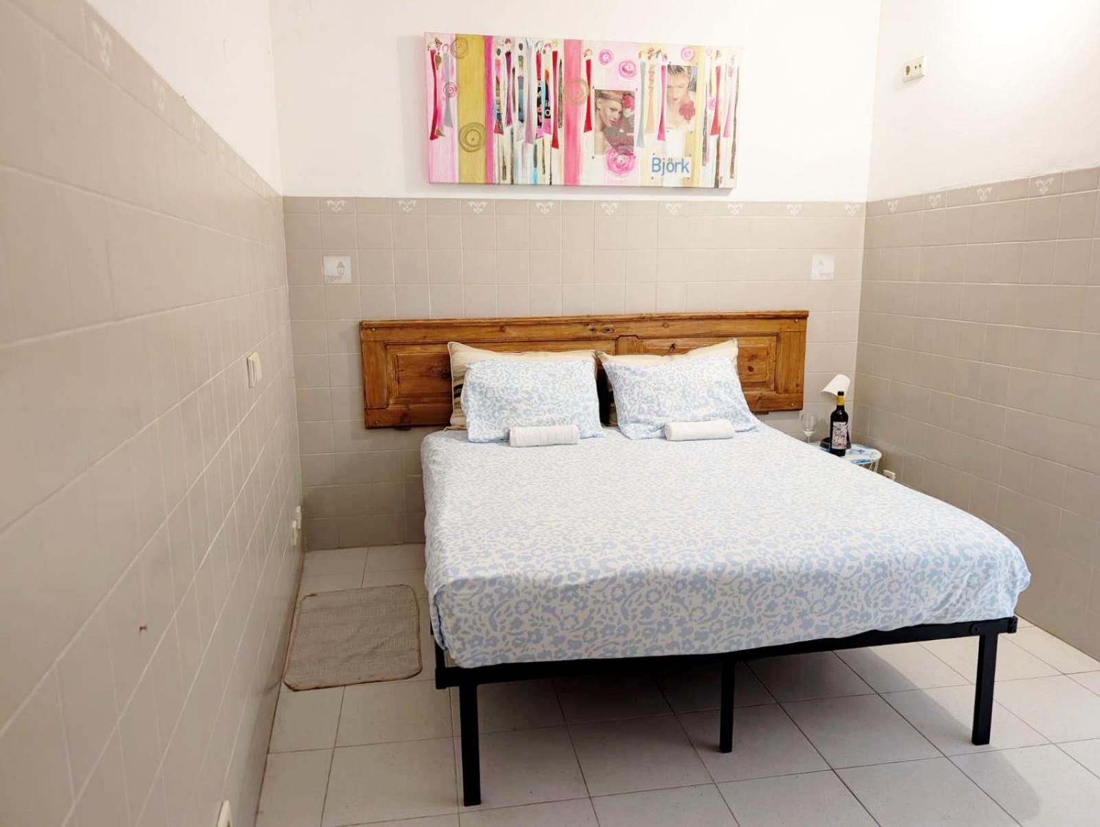 Standard Double Room with Shared Bathroom,1765950731:JPEG