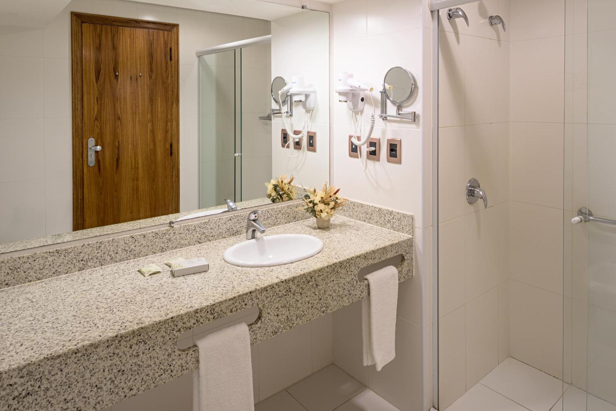 Quarto Superior Plus com 2 Camas de Solteiro