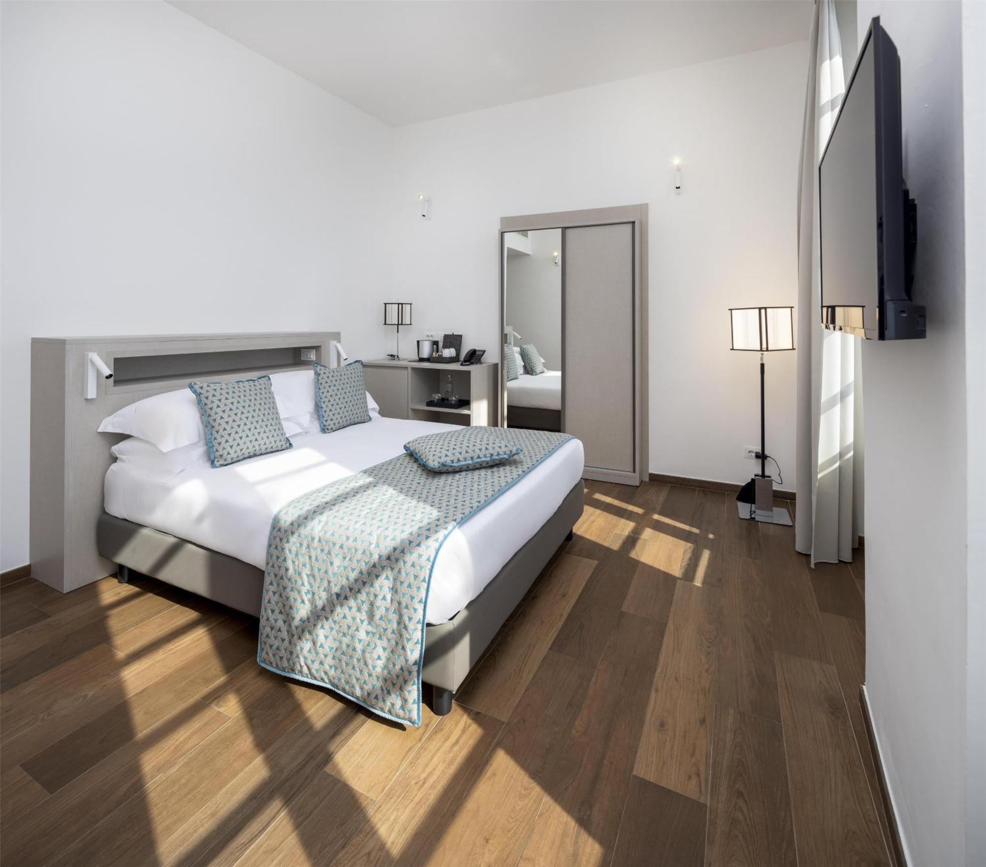 Comfort Queen Room with Sea View - Non-Smoking
