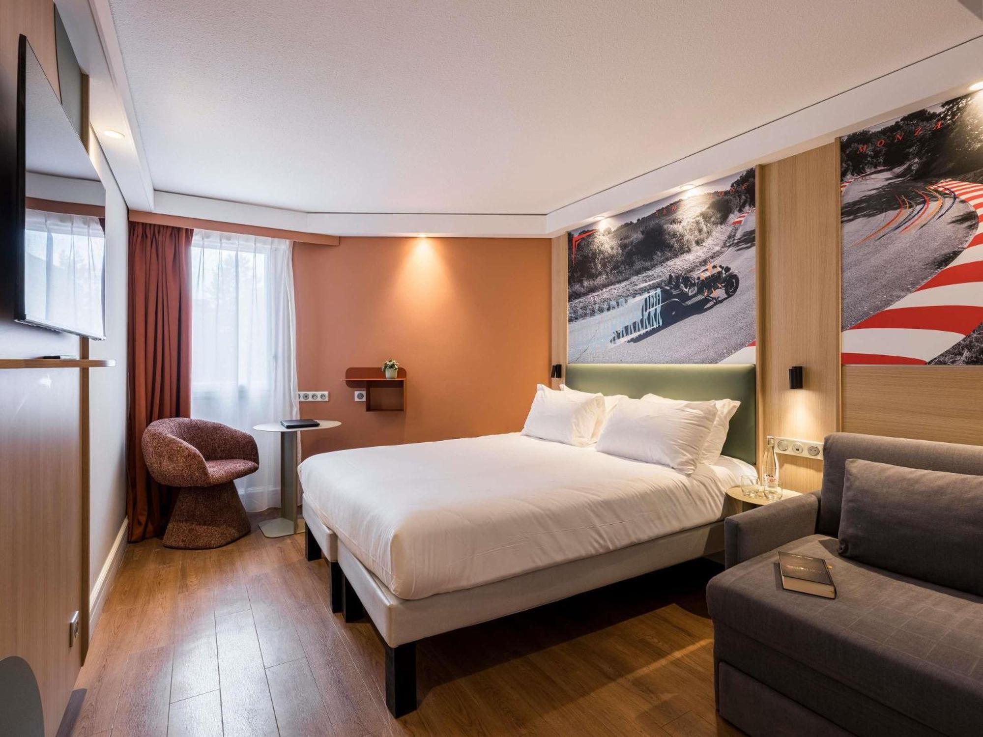 Comfort Room with Double Bed and Single Sofa Bed