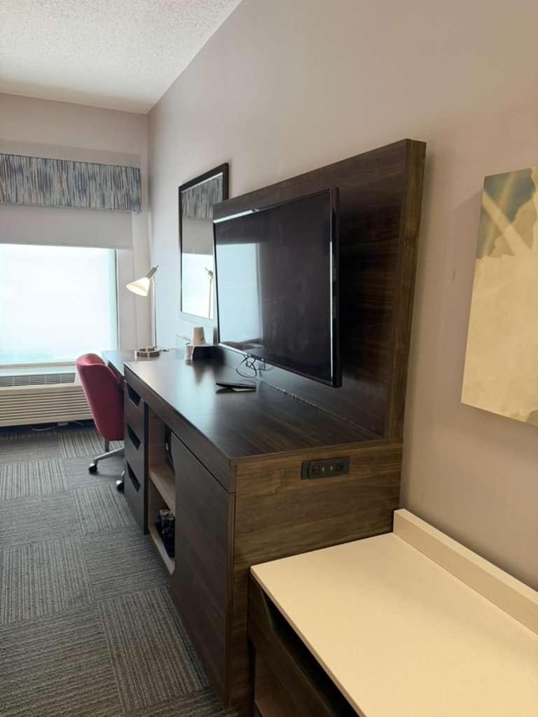 King Room Accessible Tub Mobility Hearing Access or Non-Smoking,1770476758:JPEG