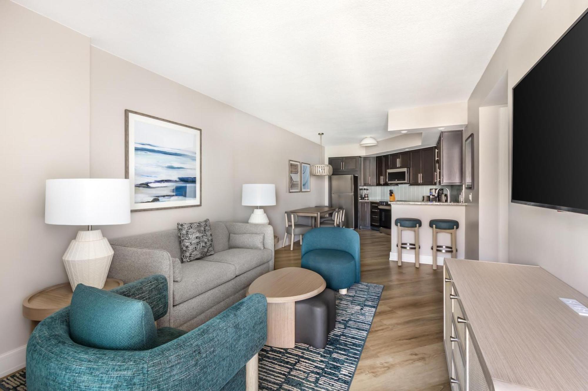 Two-Bedroom Suite Ocean View One King Bed Two Queen Beds,1770954804:JPEG