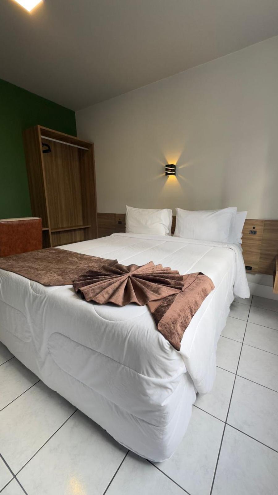 Quarto com Cama Queen-size