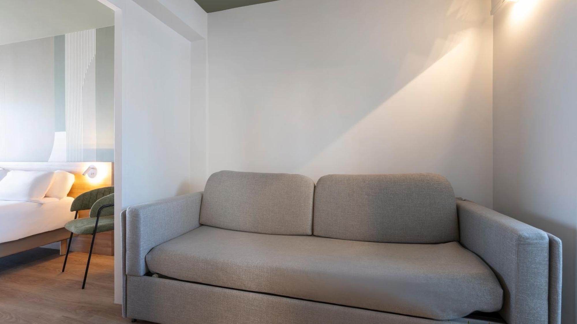 Family Room - 1 Queen Bed 1 Bunk Bed - Sea View