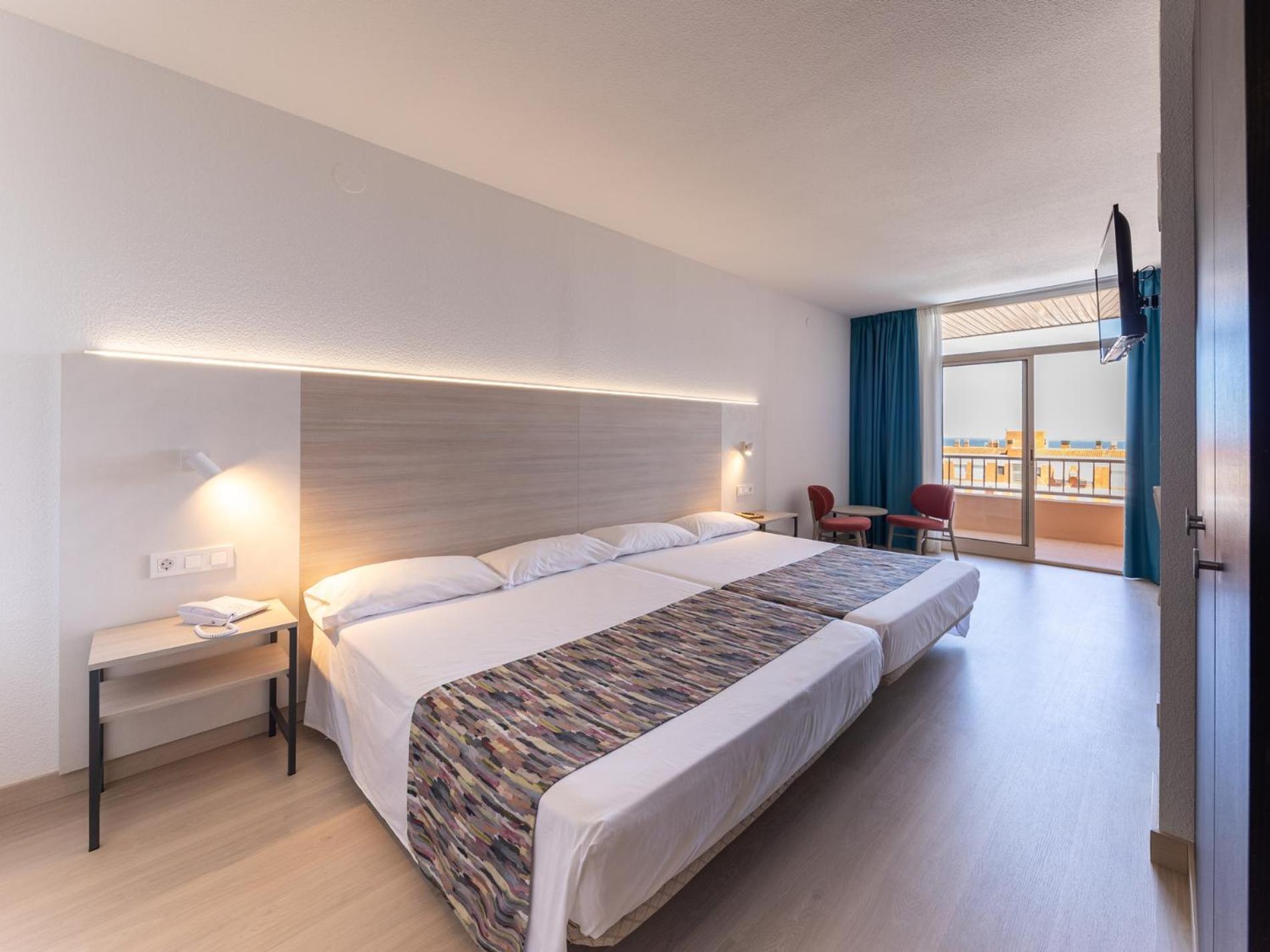 Habitación Cuádruple (3 adultos + 1 niño)