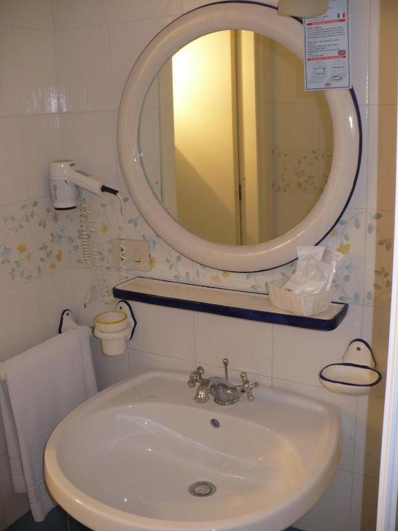 Standard Double Room,19463708:JPEG