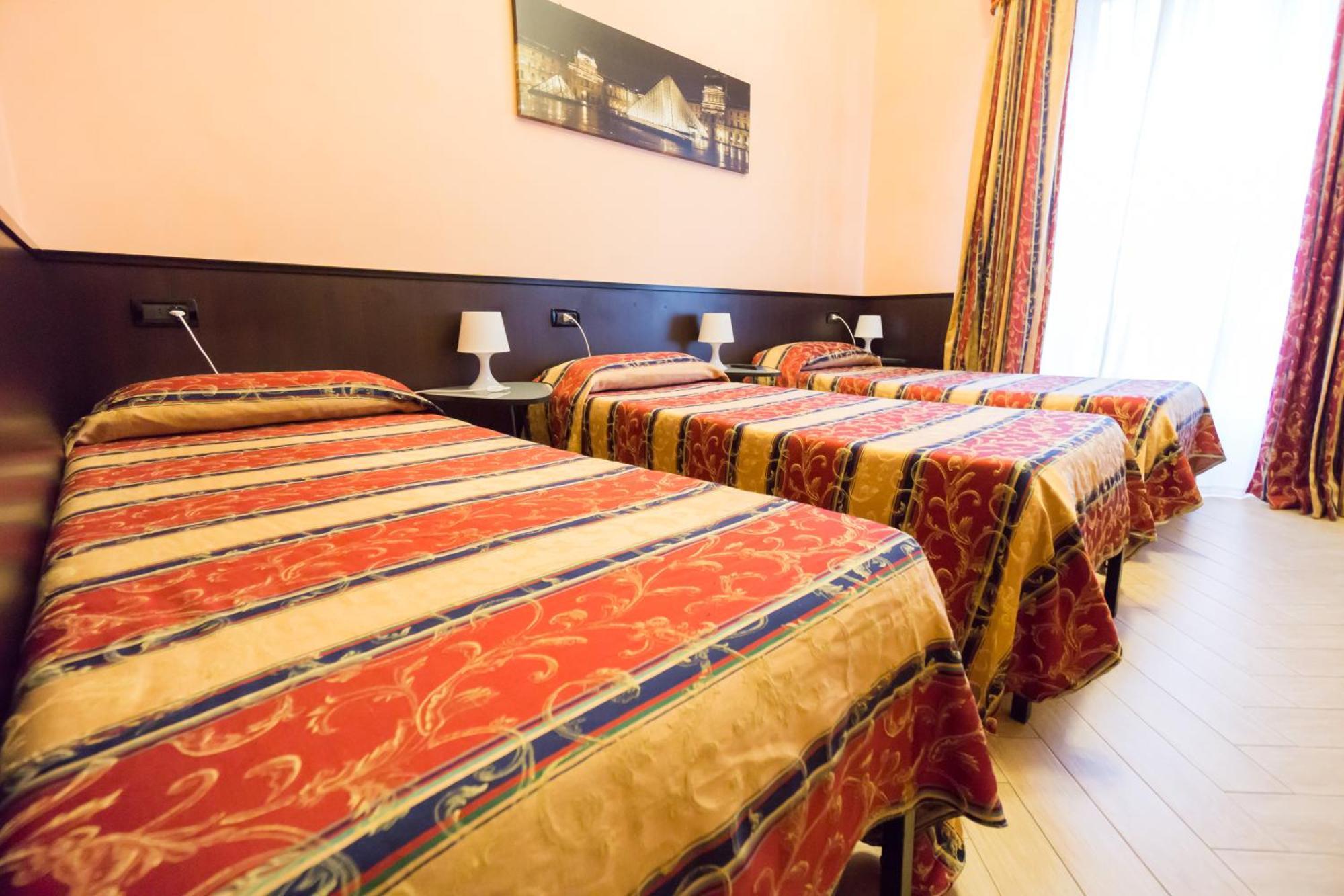 Dreibettzimmer mit Gemeinschaftsbad
