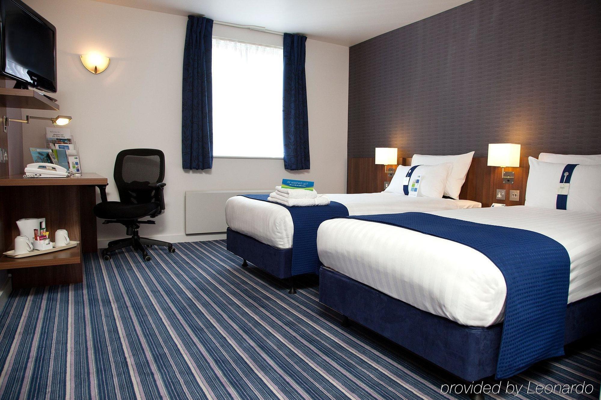Zimmer mit 1 Kingsize-Bett und Schlafsofa