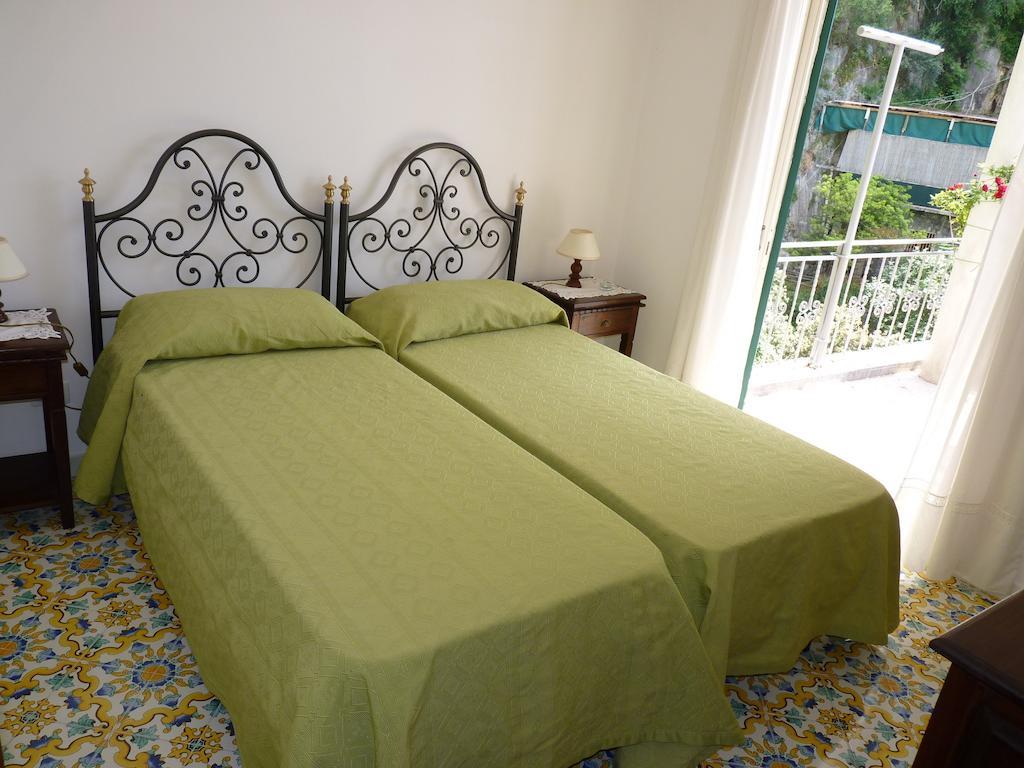 Doppel- oder Zweibettzimmer mit privatem, externen Bad