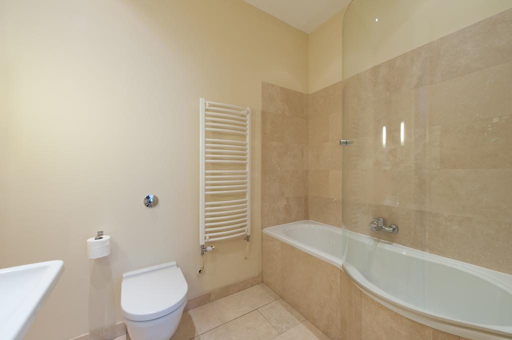 Deluxe King Room (Room Only)