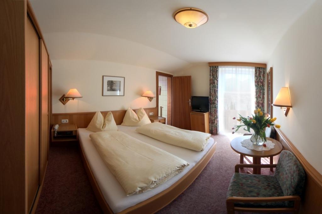 Doppelzimmer mit Balkon