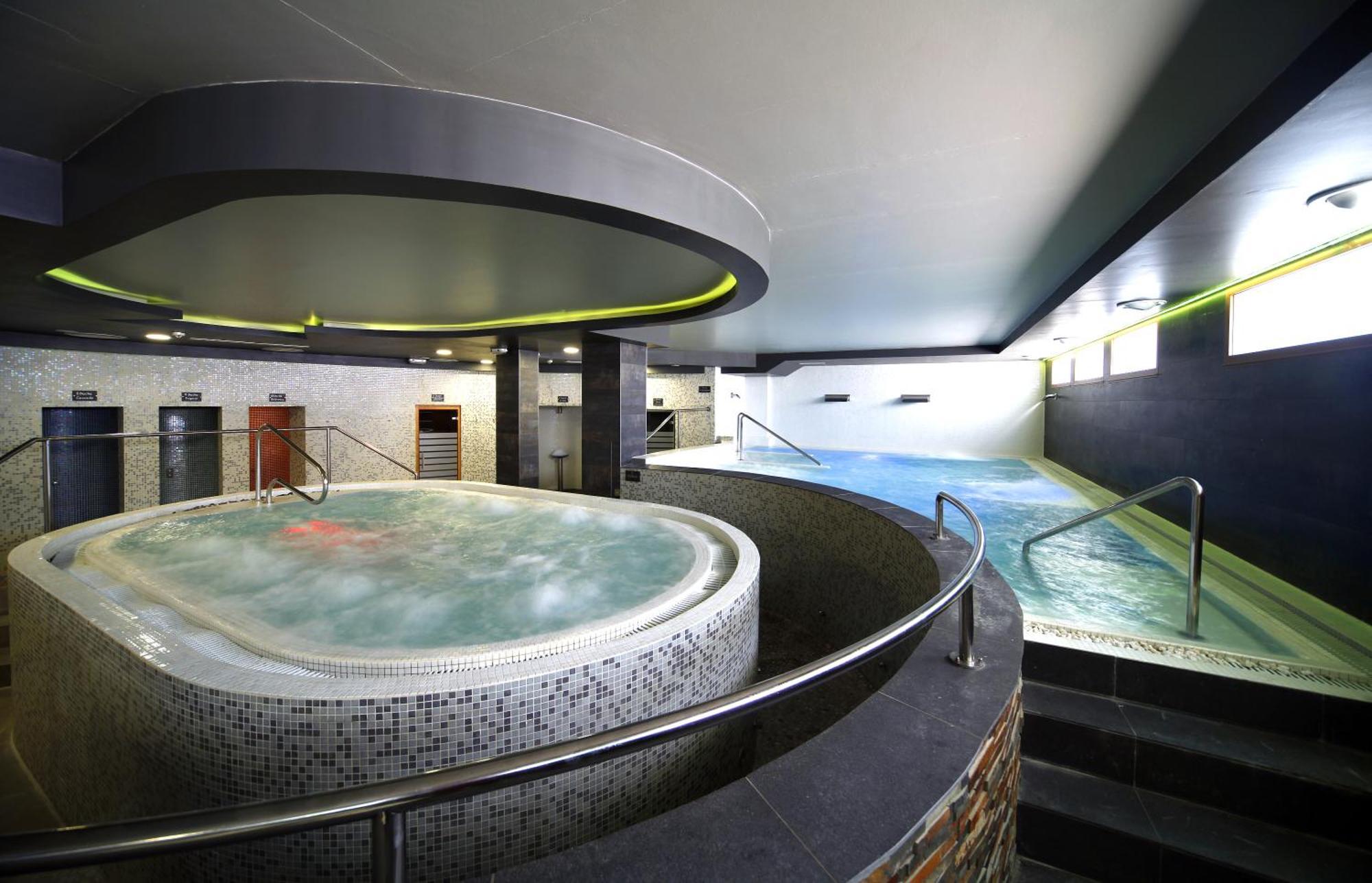 One-Bedroom Apartment Spa Access,512740227:JPEG