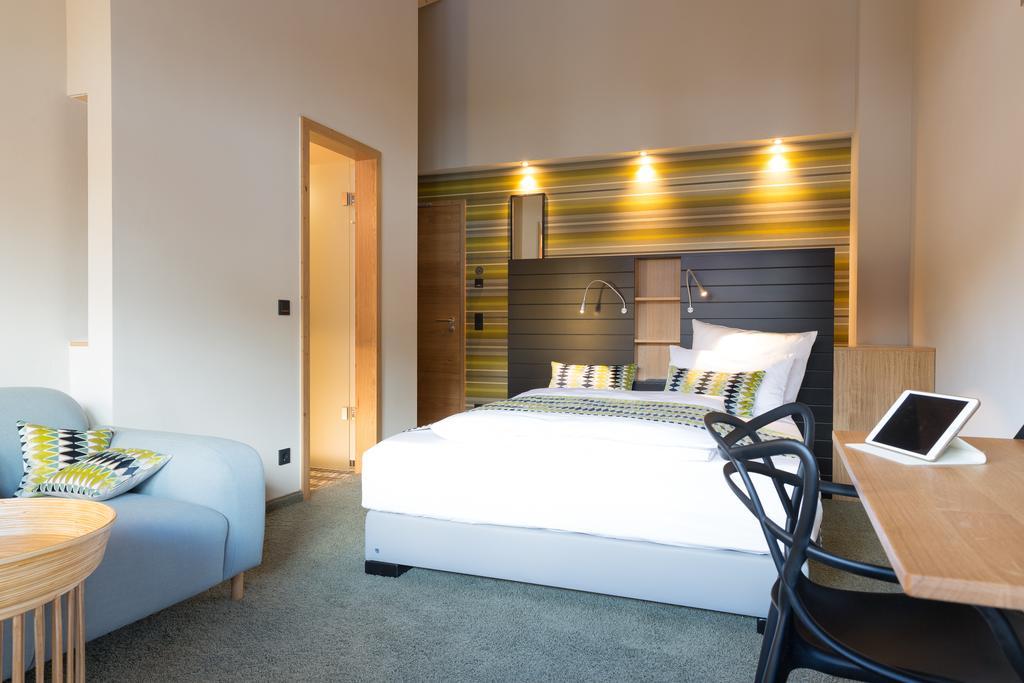 Doppelzimmer mit Queensize Bett,264282293:JPEG