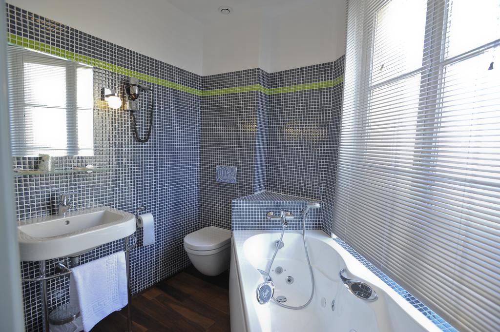 Triple Room balneo bath City View,1165574169:JPEG